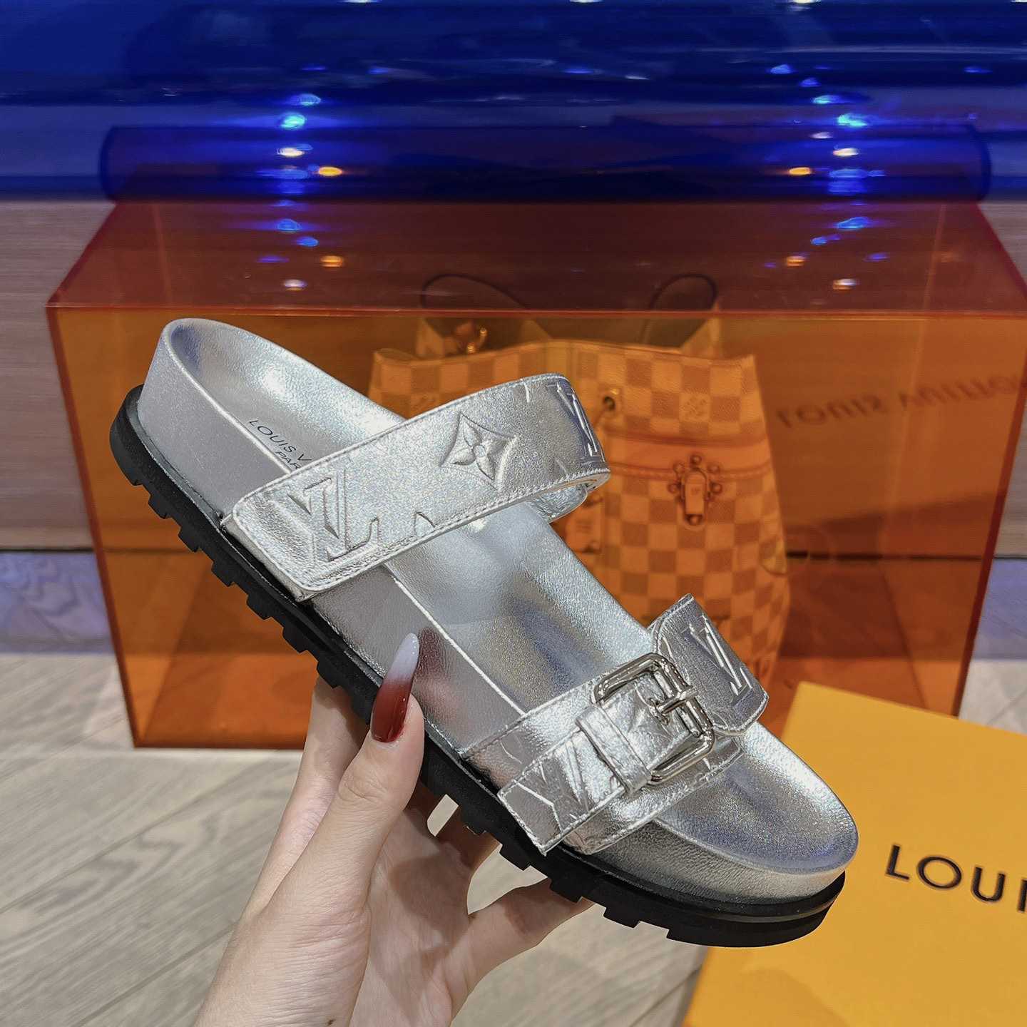 Louis Vuitton Bom Dia Flat Comfort Mules 1AB3OG - EUR FASHION