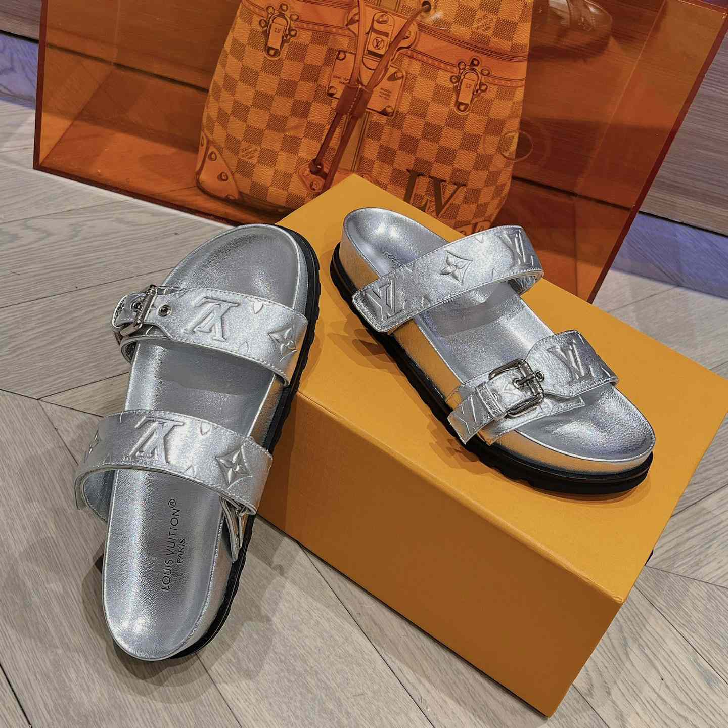 Louis Vuitton Bom Dia Flat Comfort Mules 1AB3OG - EUR FASHION