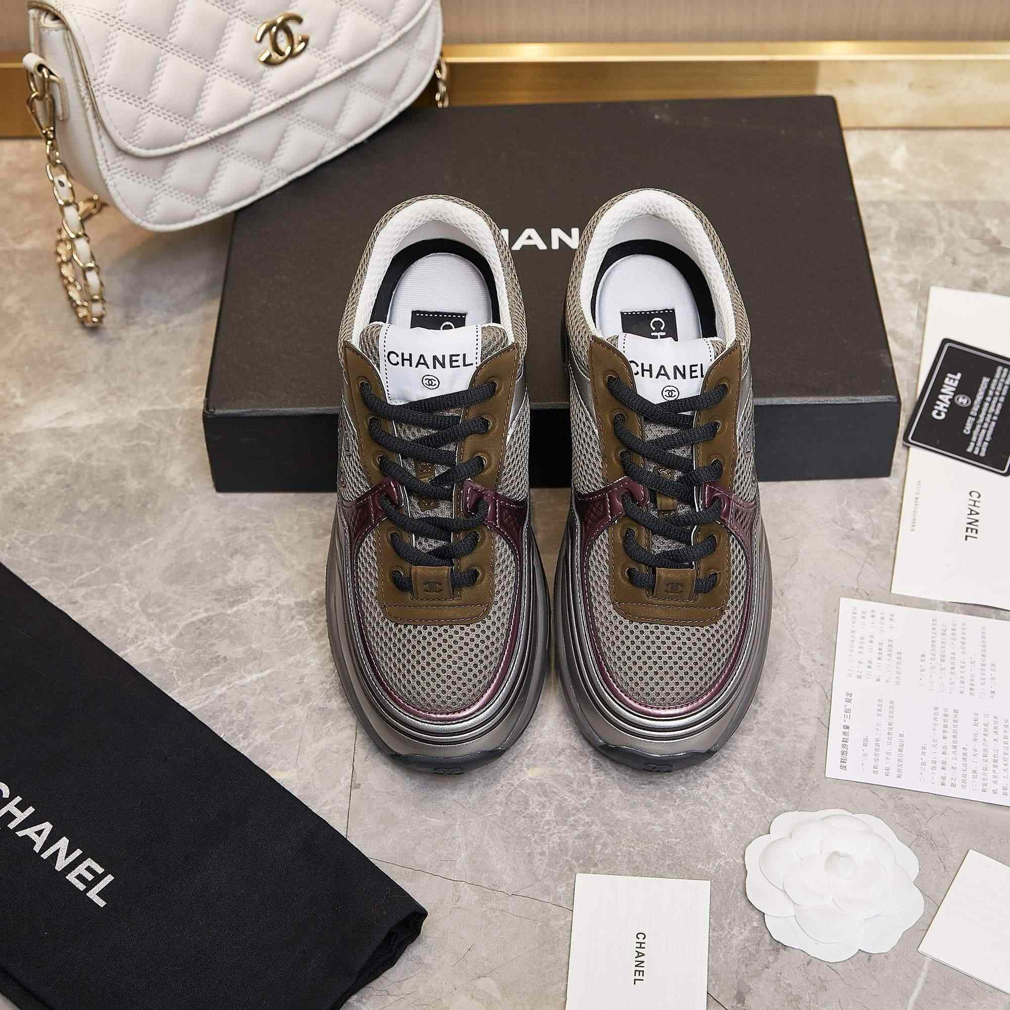 Chanel-Sneaker aus Stoff und Laminat - EUR FASHION