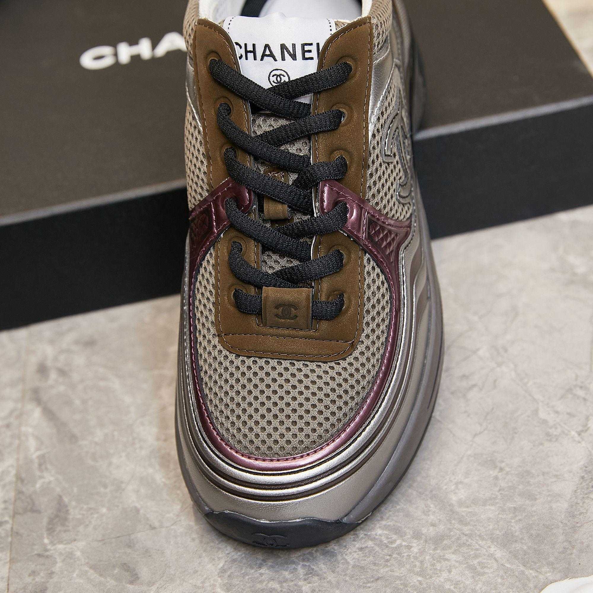 Chanel-Sneaker aus Stoff und Laminat - EUR FASHION