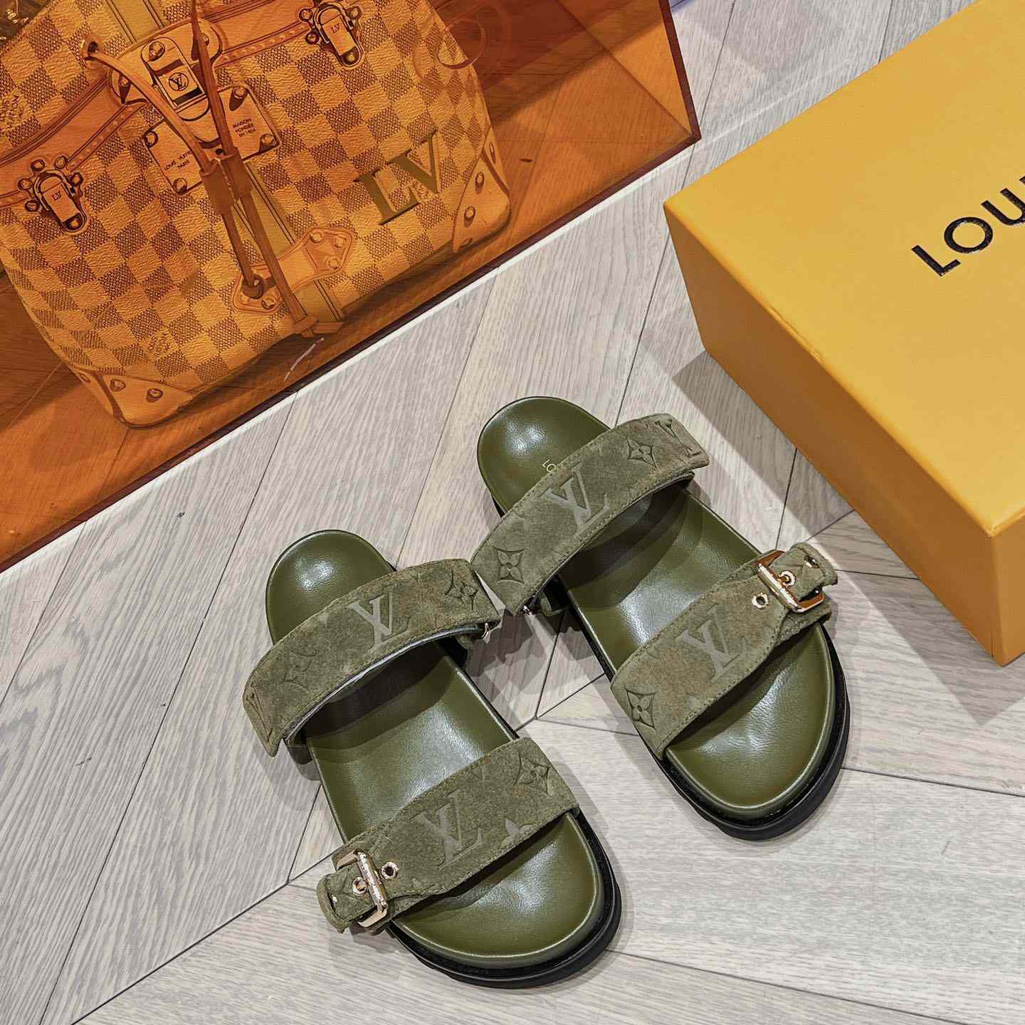 Louis Vuitton Bom Dia Flat Comfort Mule 1ABOYY - EUR FASHION