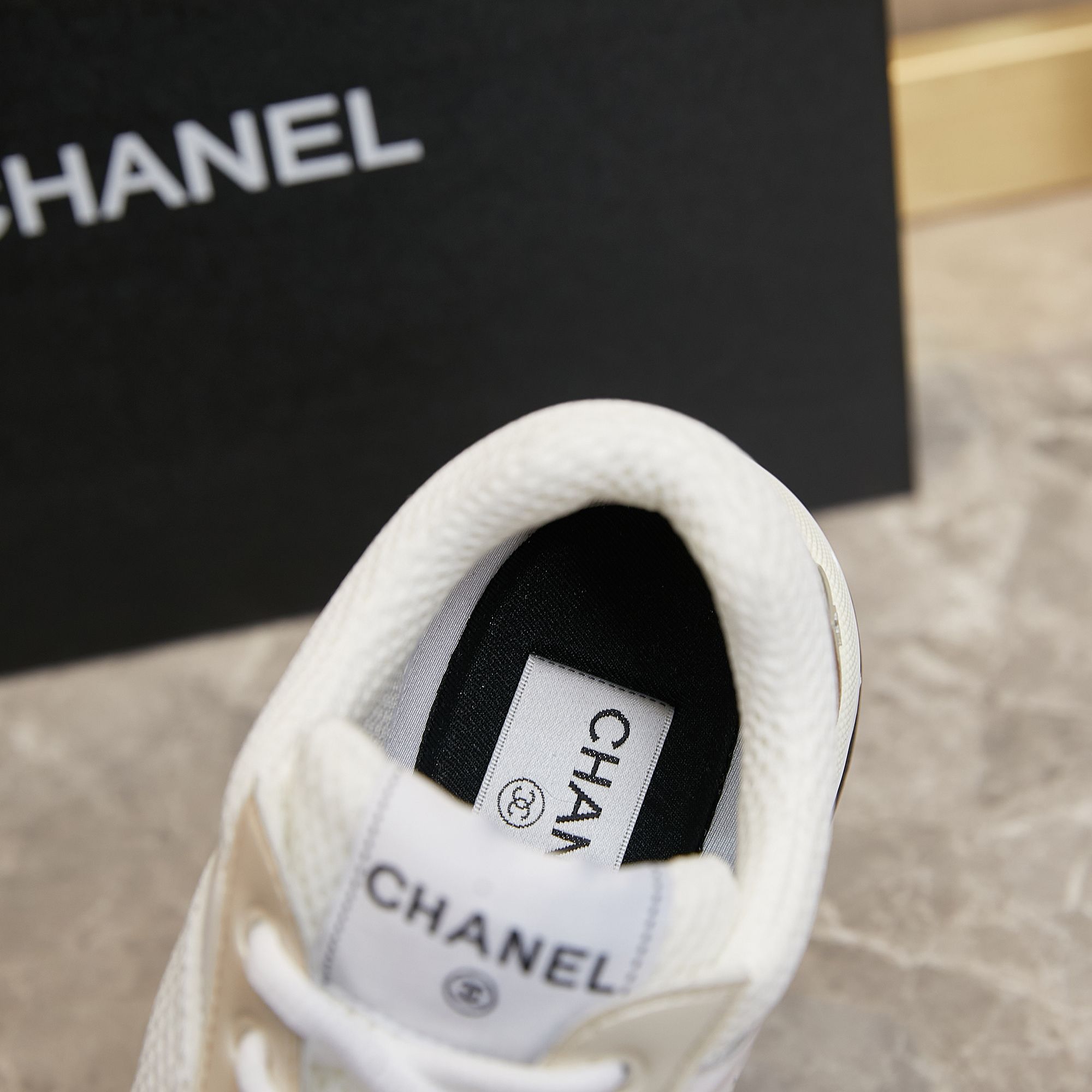 Chanel-Sneaker aus Stoff und Laminat - EUR FASHION