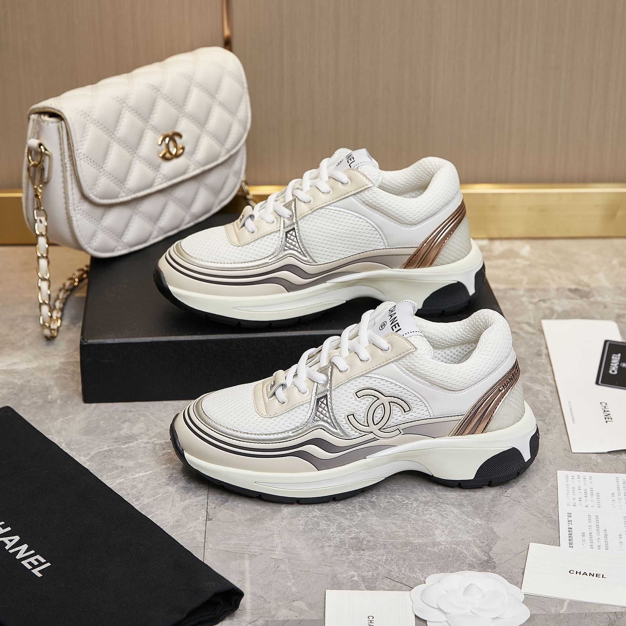 Chanel-Sneaker aus Stoff und Laminat - EUR FASHION