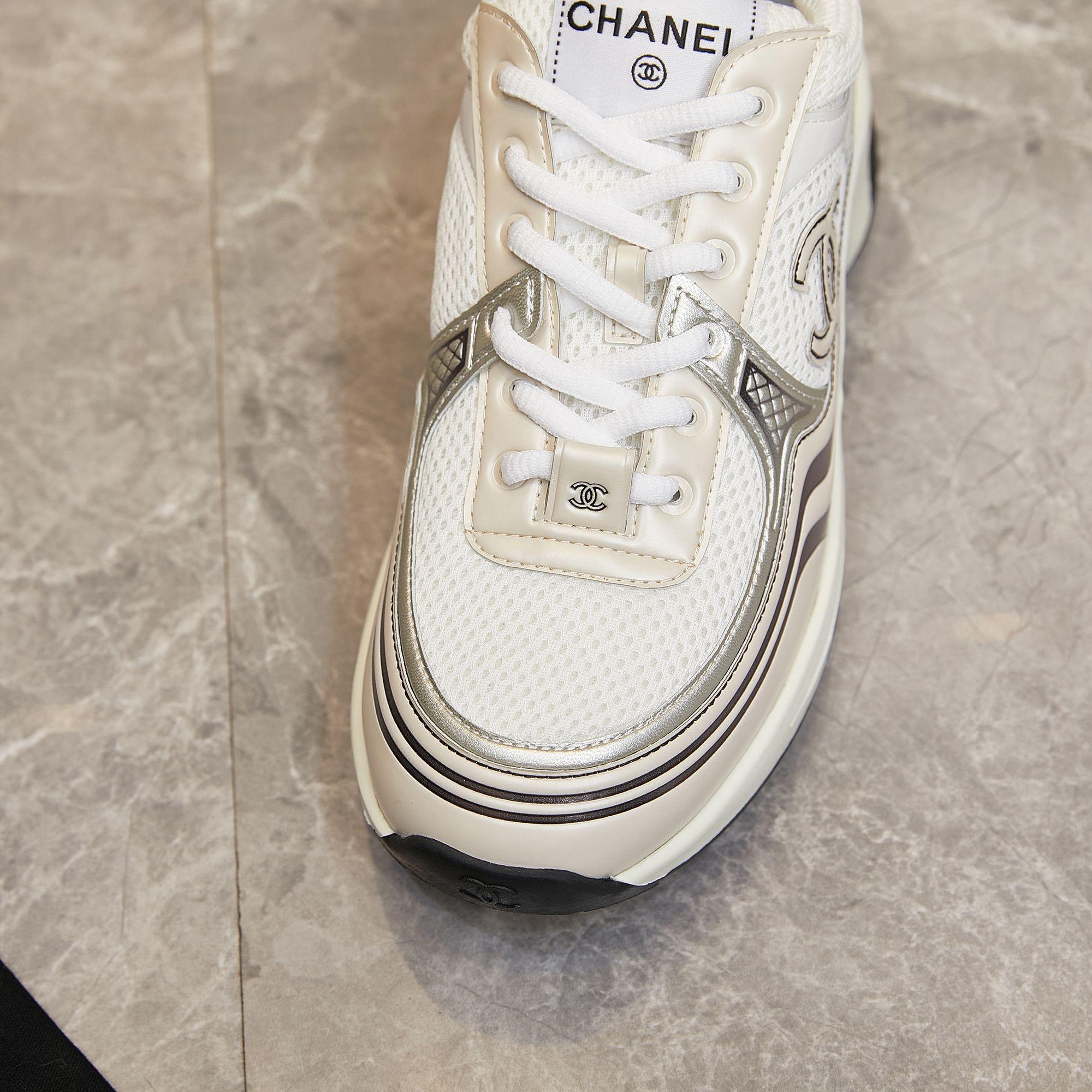 Chanel-Sneaker aus Stoff und Laminat - EUR FASHION