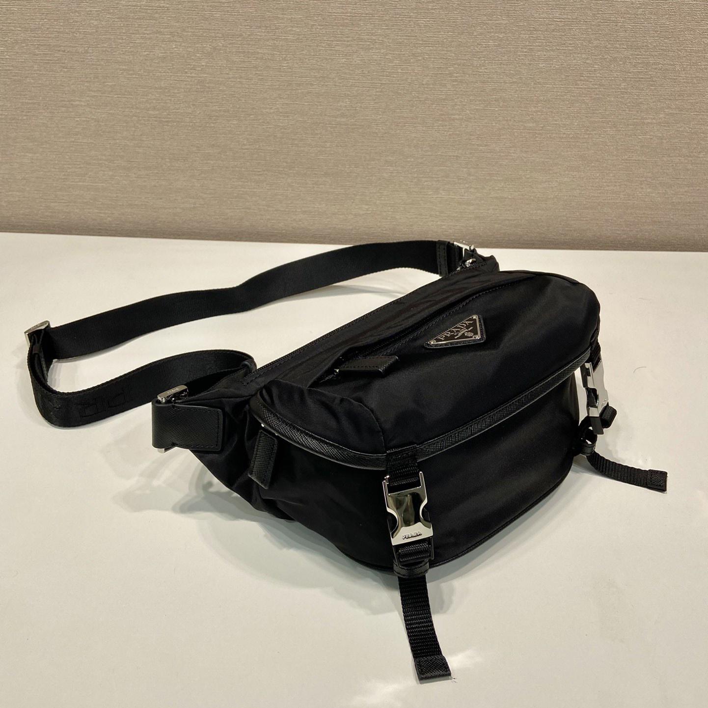 Prada Umhängetasche aus Re-Nylon und Saffiano-Leder - EUR FASHION