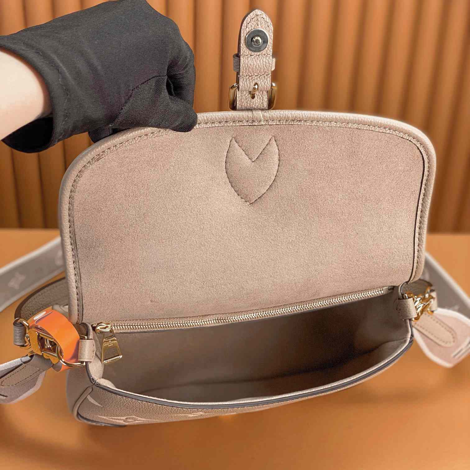 Louis Vuitton Diane (23 x 16 x 8,5 cm) M46583 - EUR FASHION