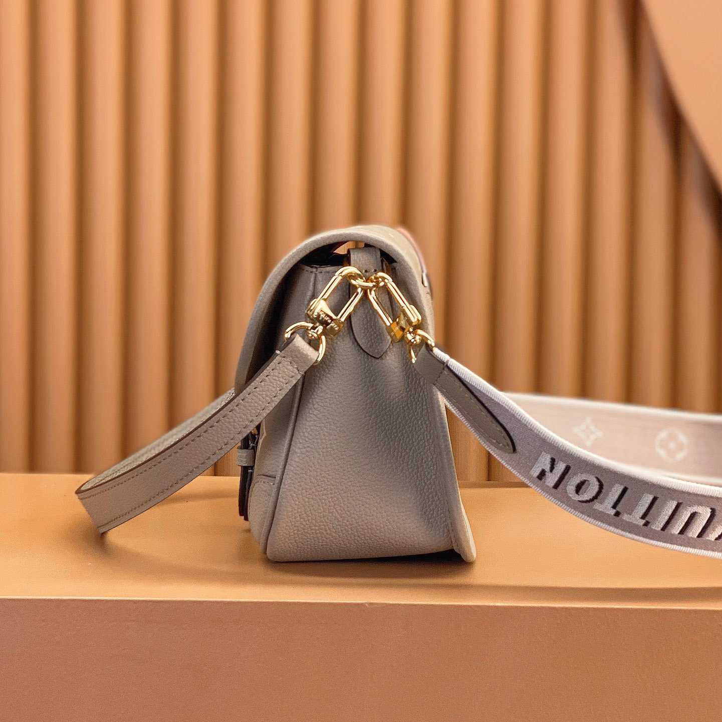 Louis Vuitton Diane (23 x 16 x 8,5 cm) M46583 - EUR FASHION