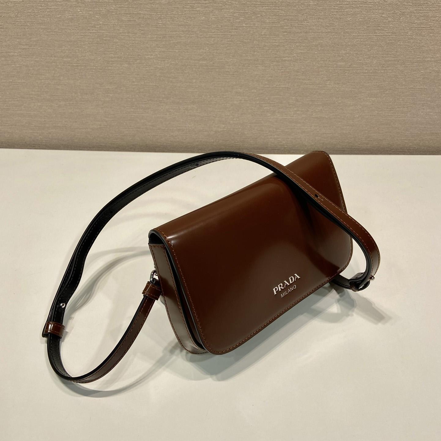 Prada Minitasche aus gebürstetem Leder mit Schultergurt - EUR FASHION