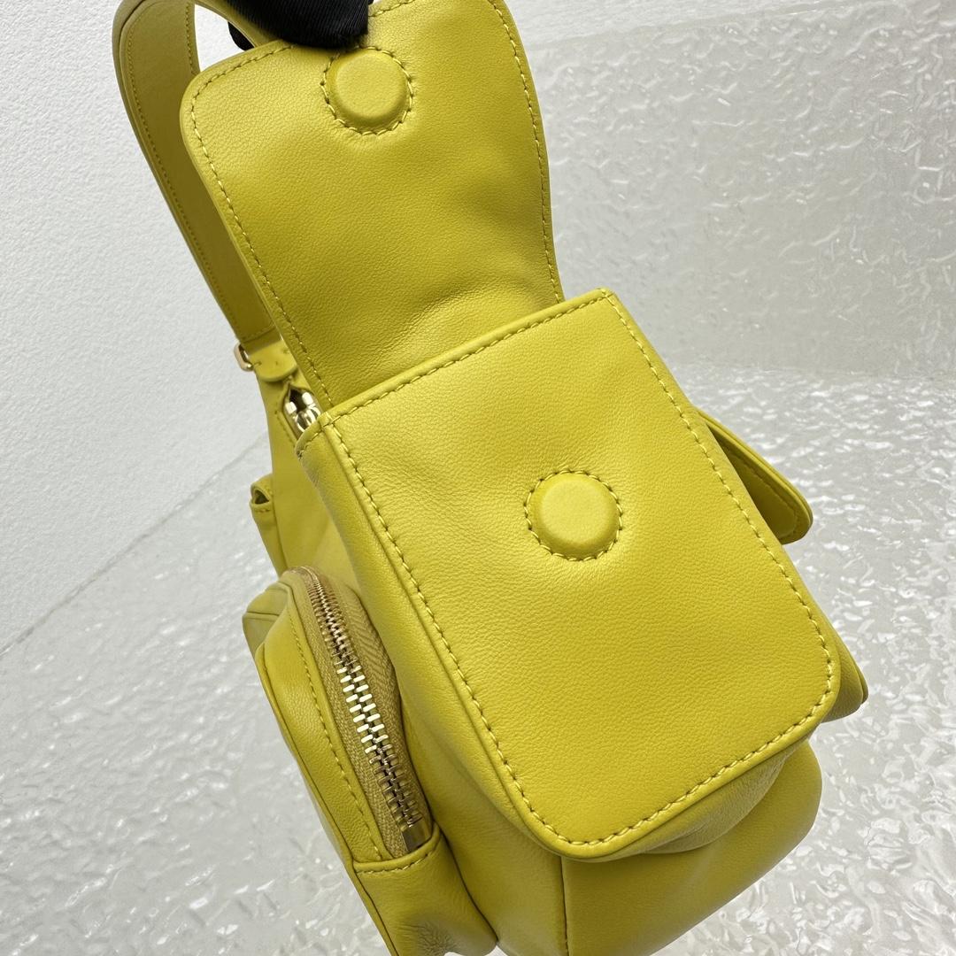 Miu Miu Taschentasche aus Nappaleder - EUR FASHION