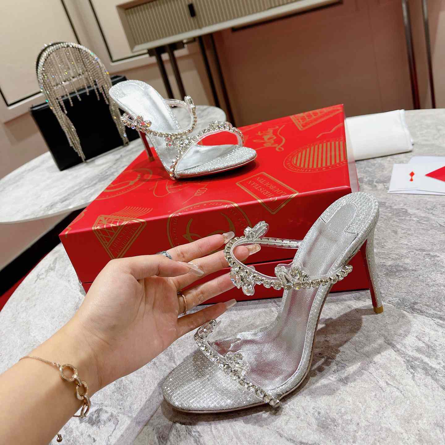 Christian Louboutin ist einfach Königin - EUR FASHION
