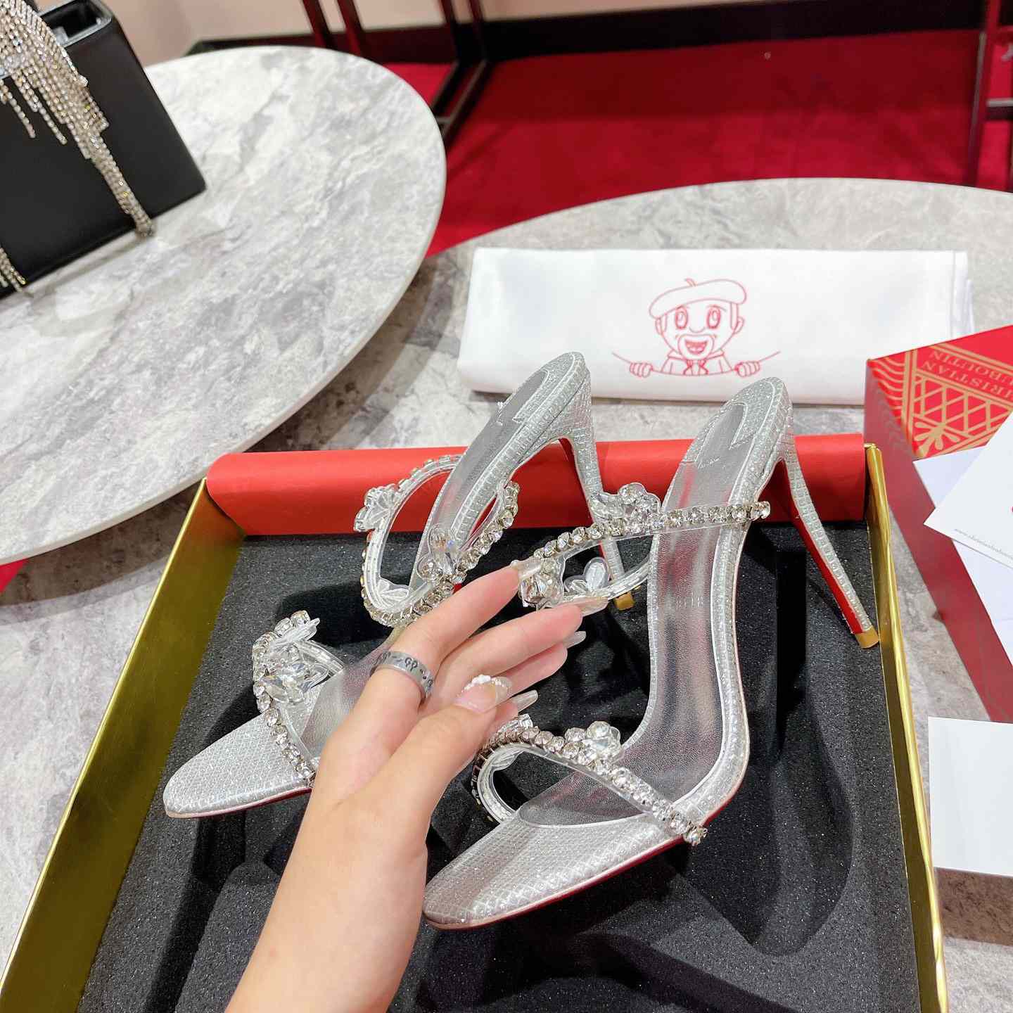 Christian Louboutin ist einfach Königin - EUR FASHION