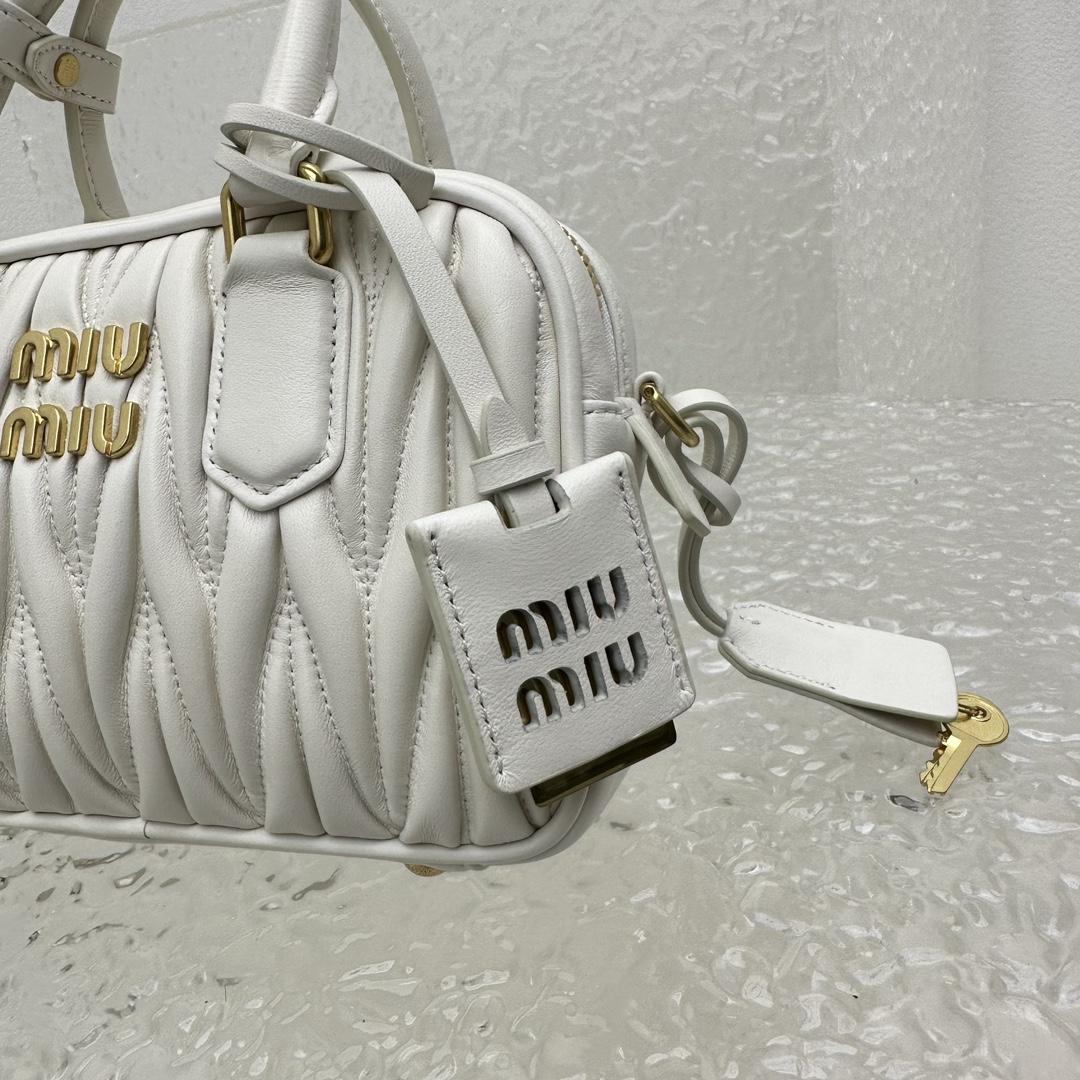 Miu Miu Tasche aus Matelassé-Nappaleder mit Tragegriff oben - EUR FASHION