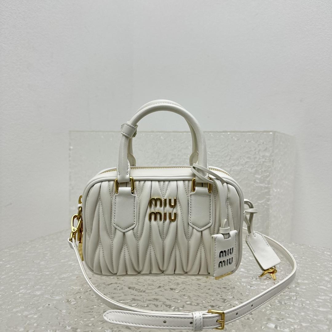 Miu Miu Tasche aus Matelassé-Nappaleder mit Tragegriff oben - EUR FASHION