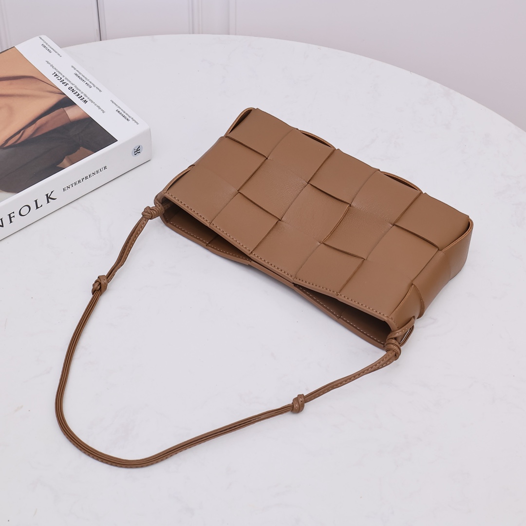 Bottega Veneta Kassettentasche am Riemen - EUR FASHION
