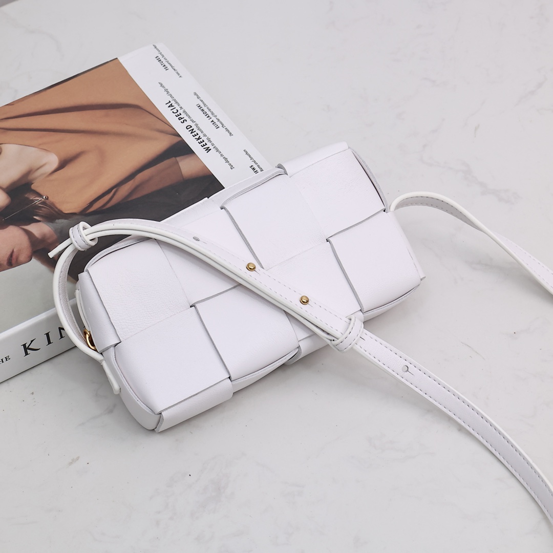 Bottega Veneta Mini Cassette Umhängetasche - EUR FASHION
