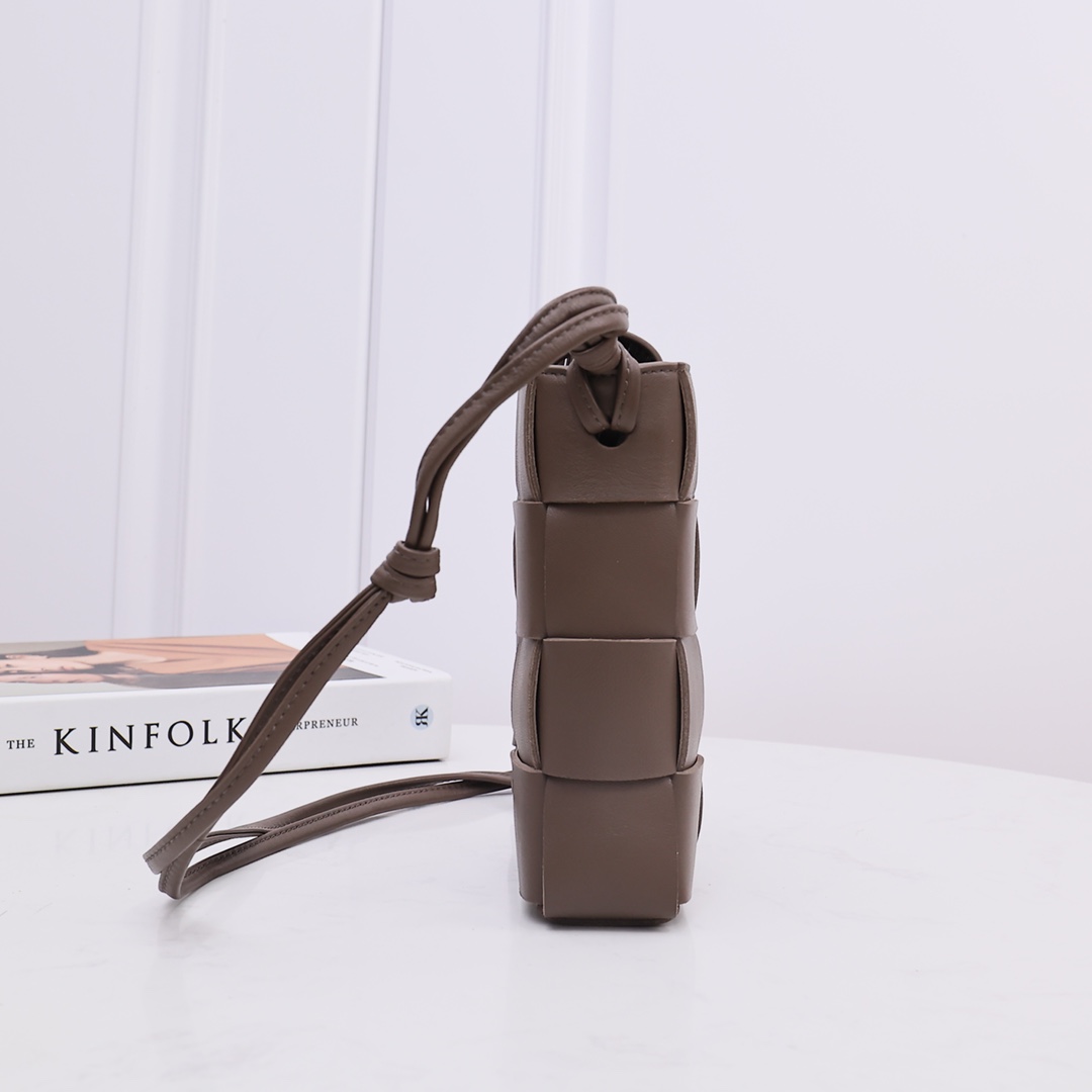 Bottega Veneta Mini Cassette Umhängetasche - EUR FASHION