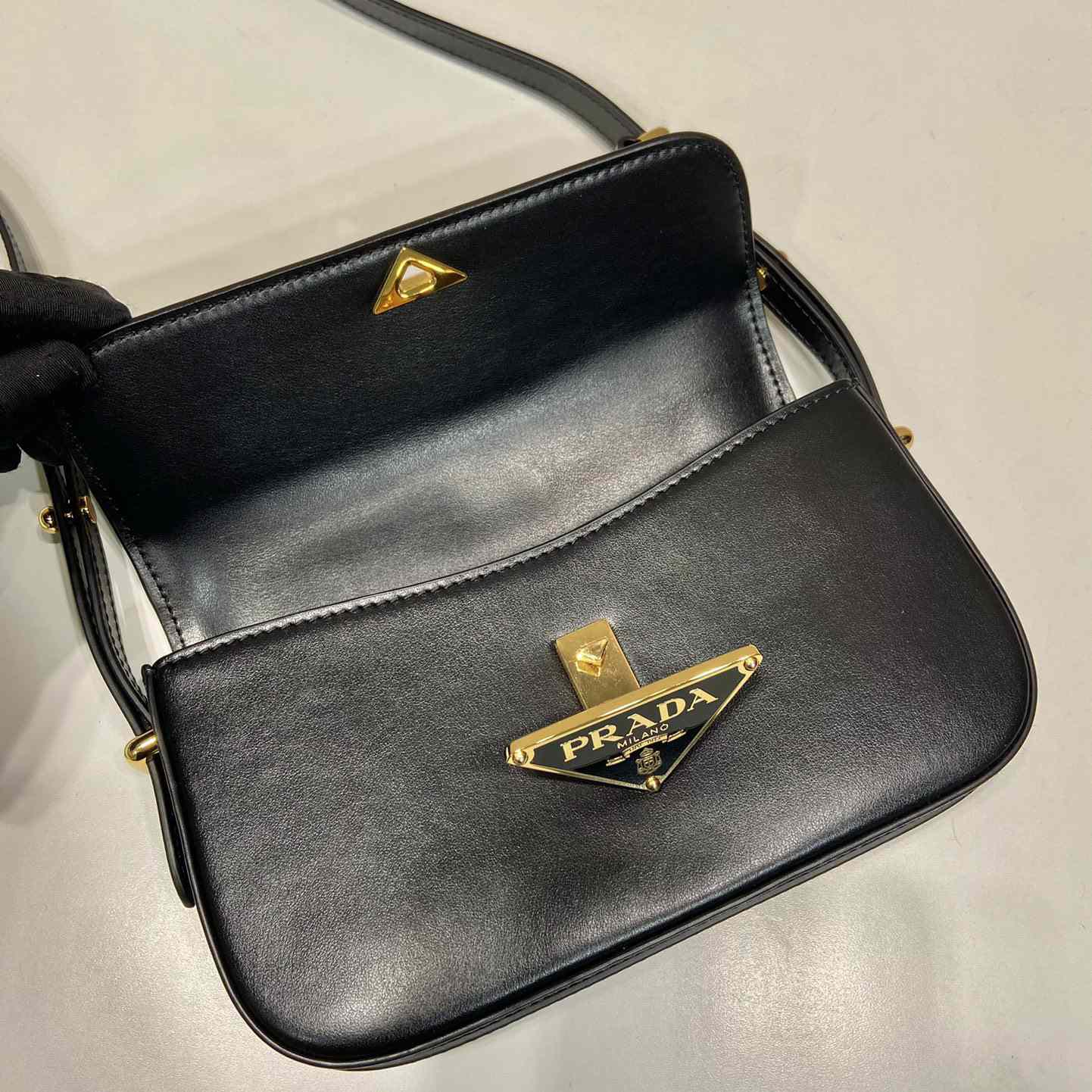 Umhängetasche aus Prada-Leder - EUR FASHION