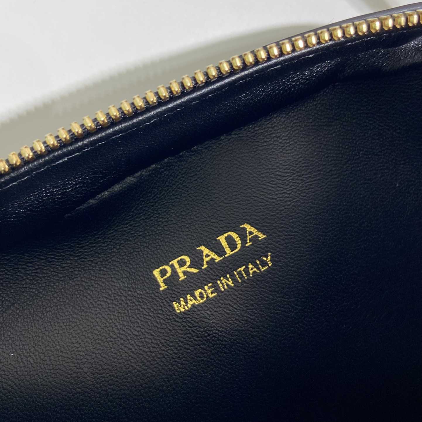 Prada Odette Minitasche aus Leder - EUR FASHION