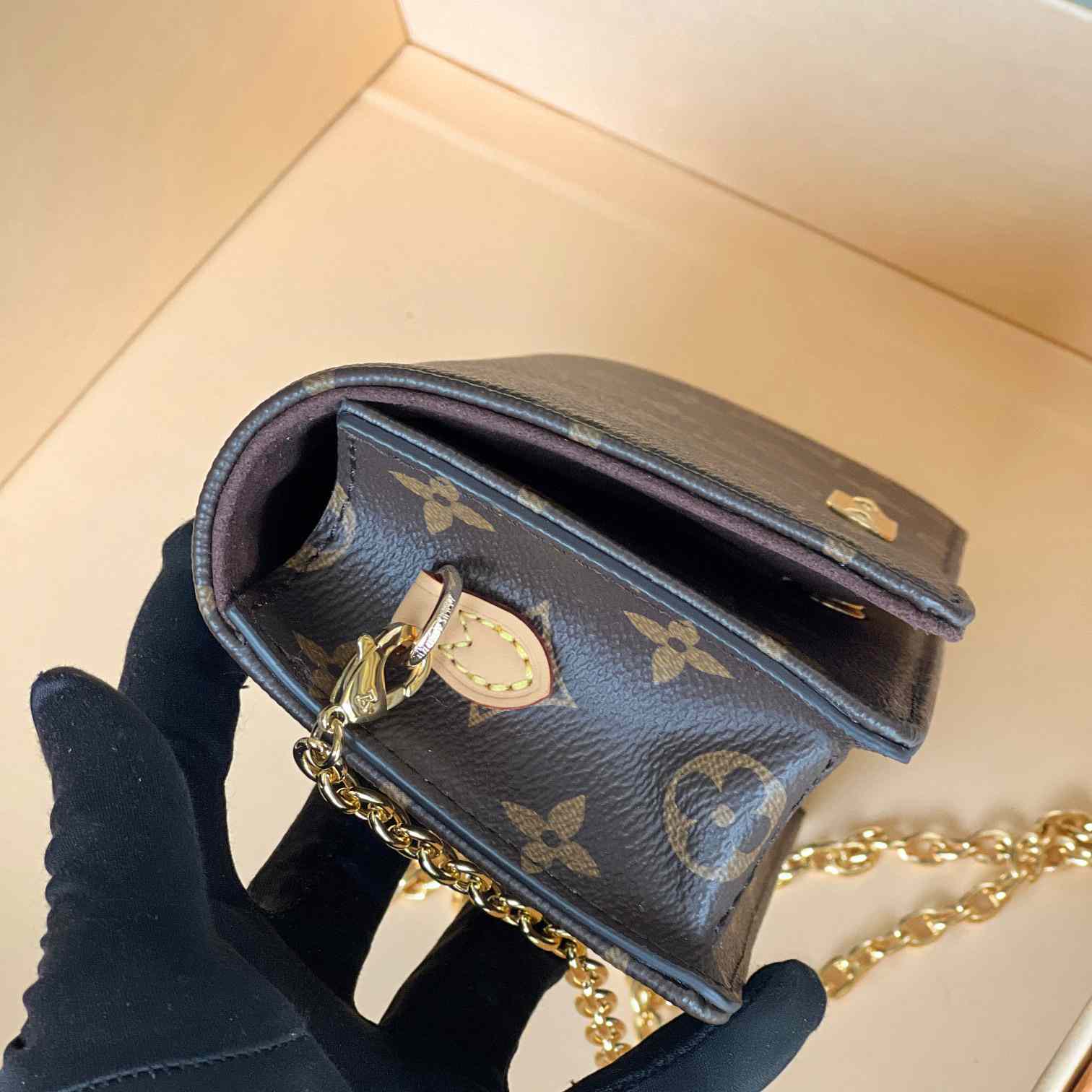 Louis Vuitton Geldbörse mit Kette Lilie (20,7 x 10,2 x 3,5 cm) M82509 - EUR FASHION