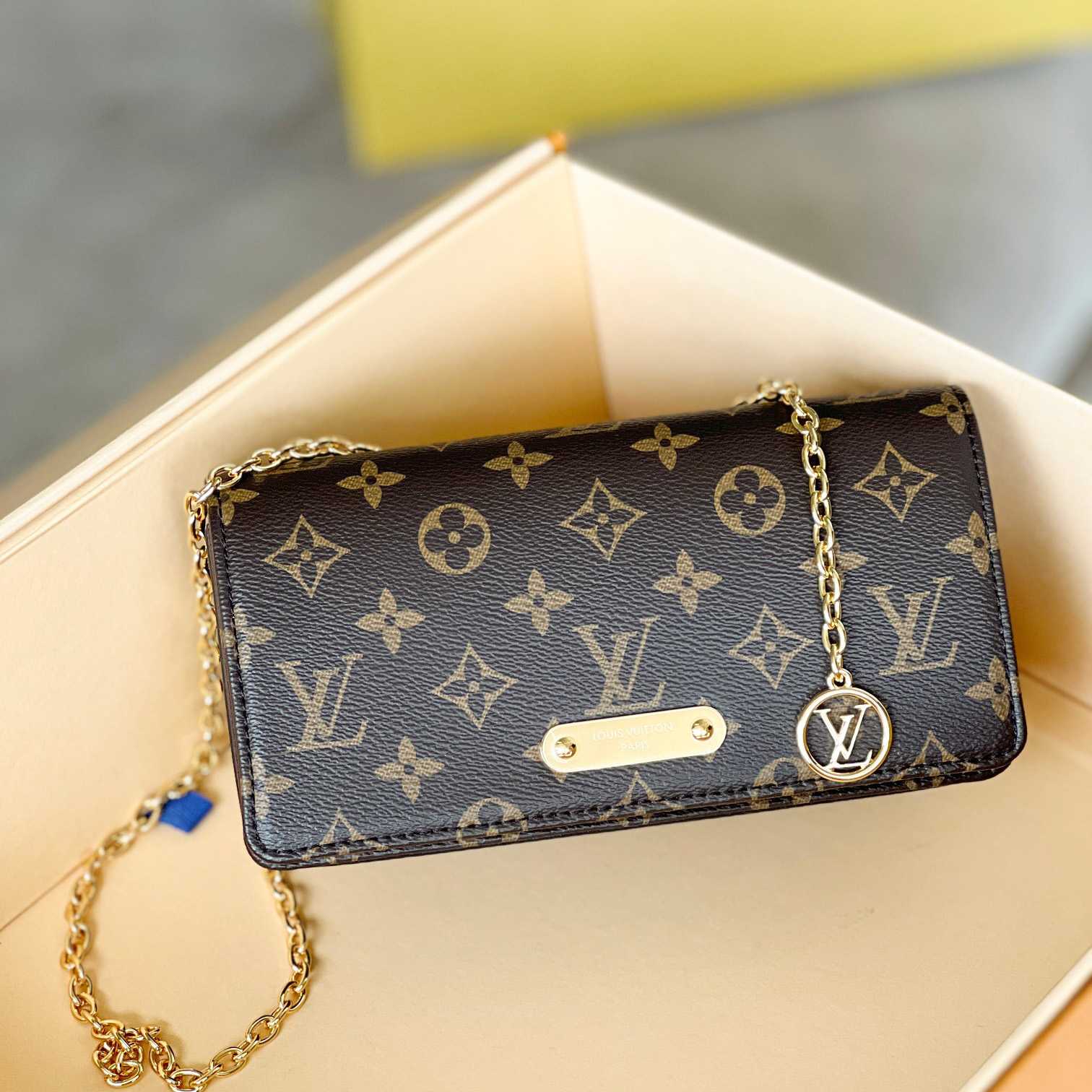 Louis Vuitton Geldbörse mit Kette Lilie (20,7 x 10,2 x 3,5 cm) M82509 - EUR FASHION