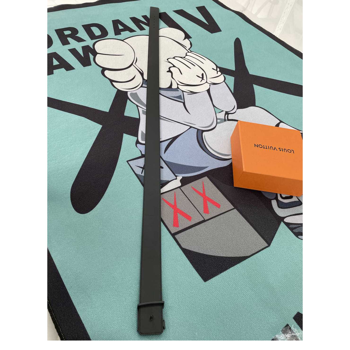Schwarzer Ledergürtel mit Louis Vuitton-Monogramm - EUR FASHION