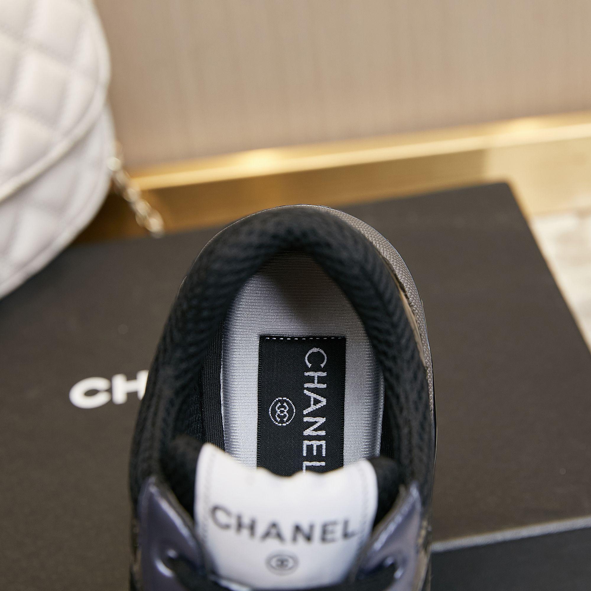 Chanel-Sneaker aus Stoff und Laminat - EUR FASHION