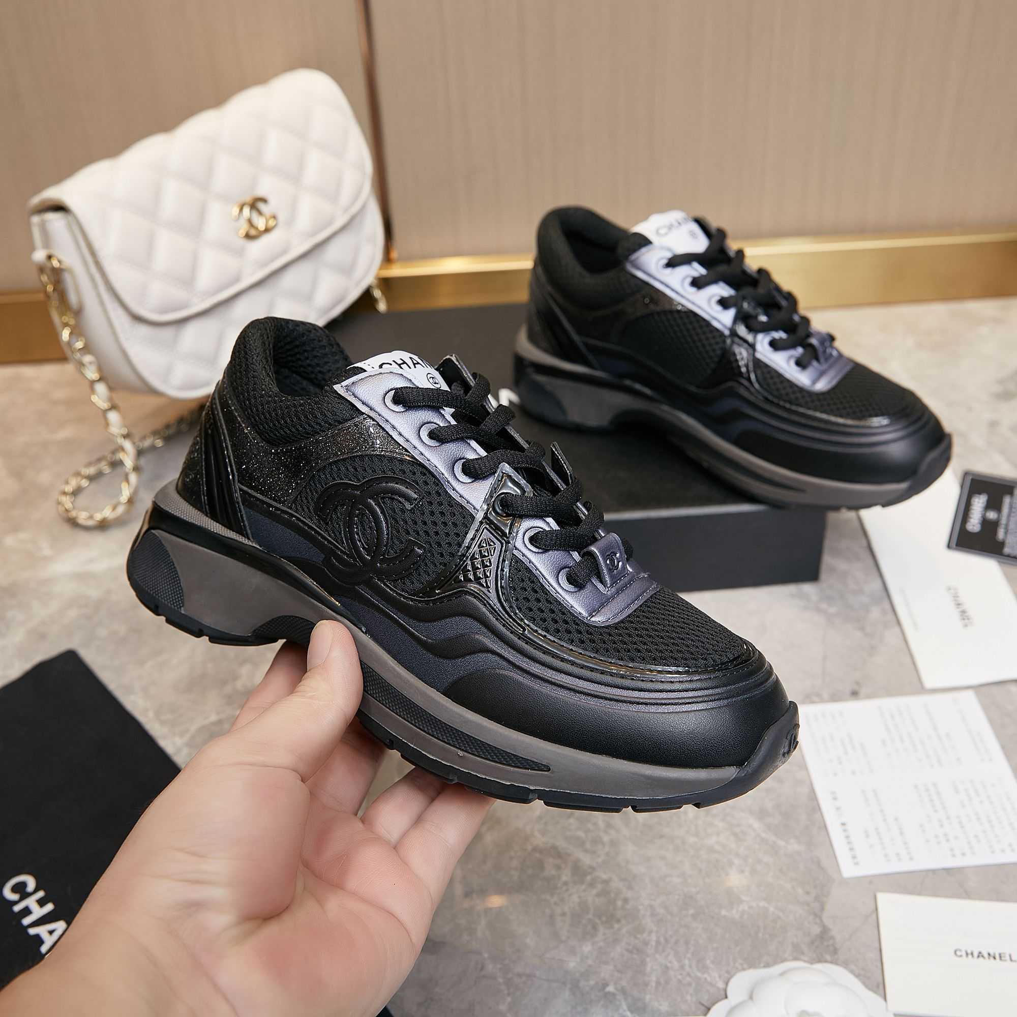 Chanel-Sneaker aus Stoff und Laminat - EUR FASHION