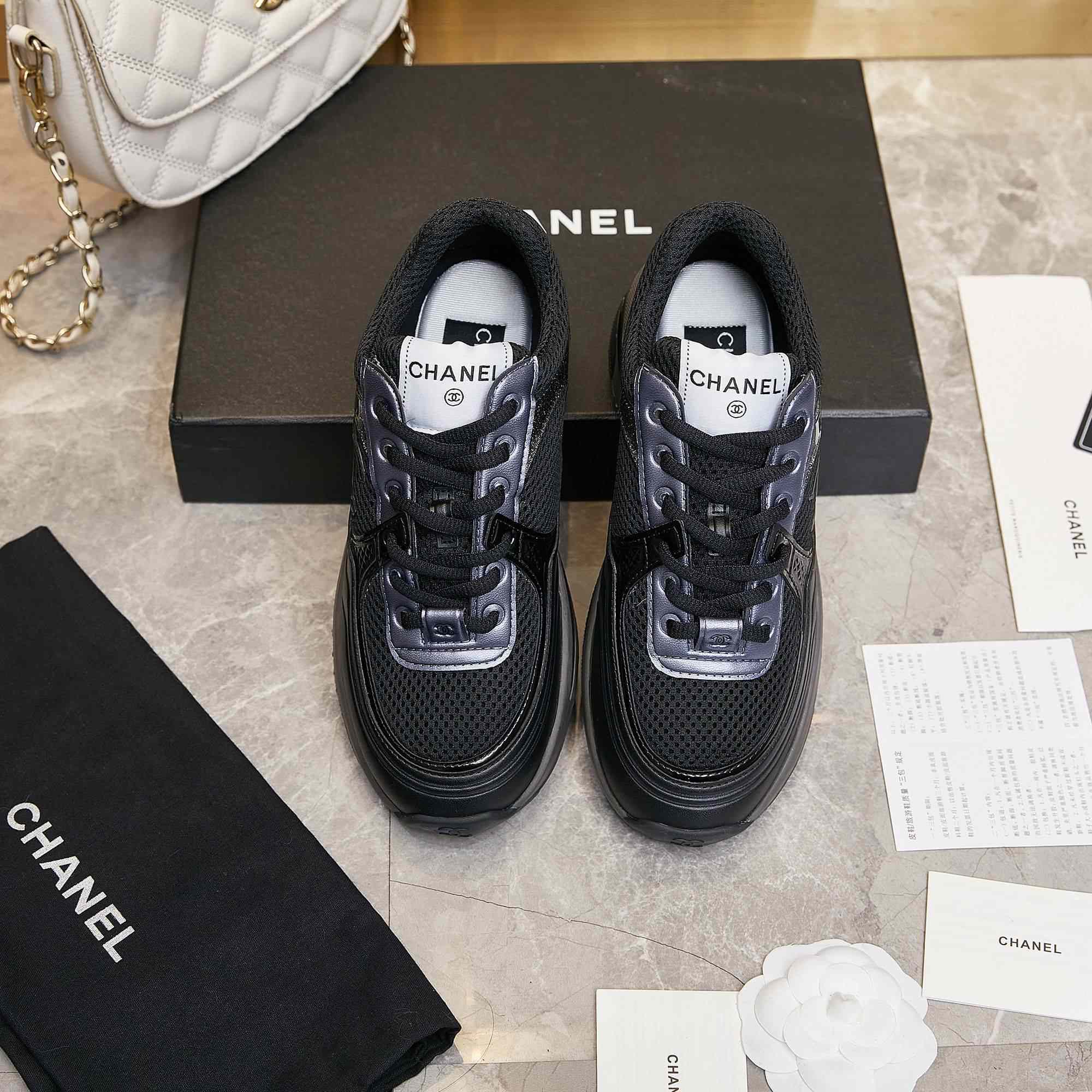 Chanel-Sneaker aus Stoff und Laminat - EUR FASHION