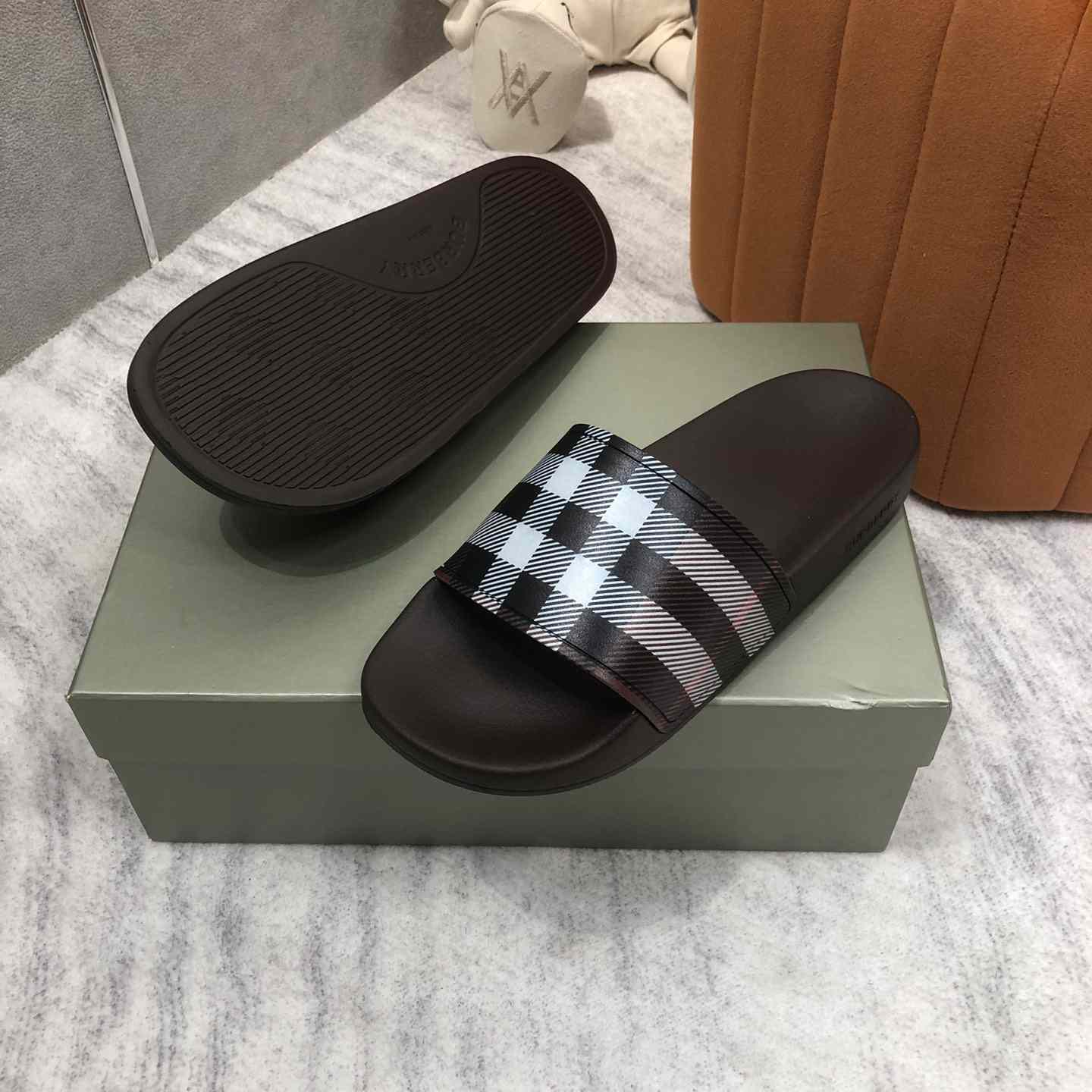 Burberry-Slides mit Karomuster - EUR FASHION