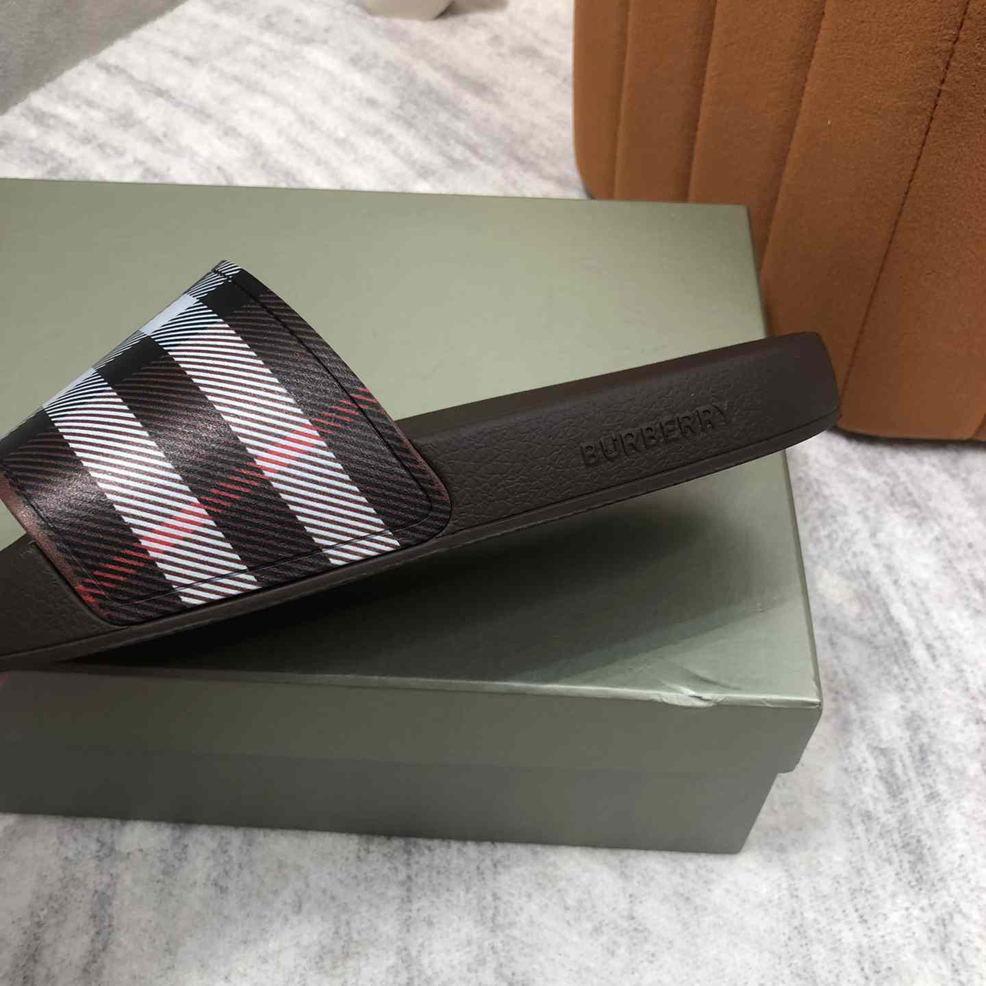 Burberry-Slides mit Karomuster - EUR FASHION