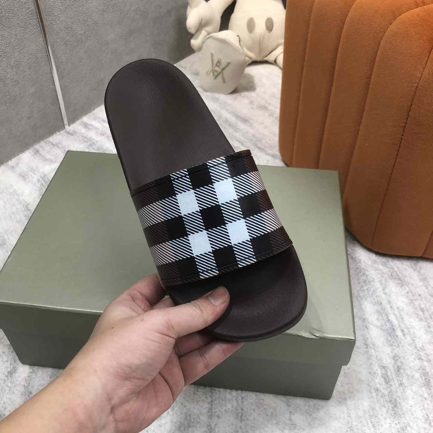 Burberry-Slides mit Karomuster - EUR FASHION