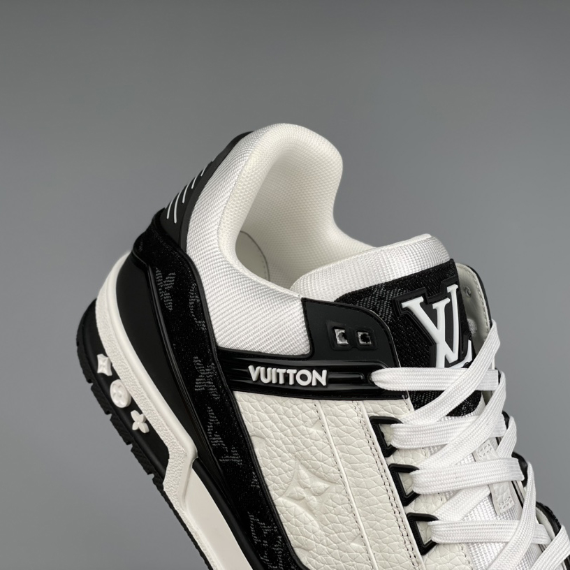 Louis Vuitton Trainer-Sneaker in Schwarz und Weiß (nach britischer Größe) - EUR FASHION