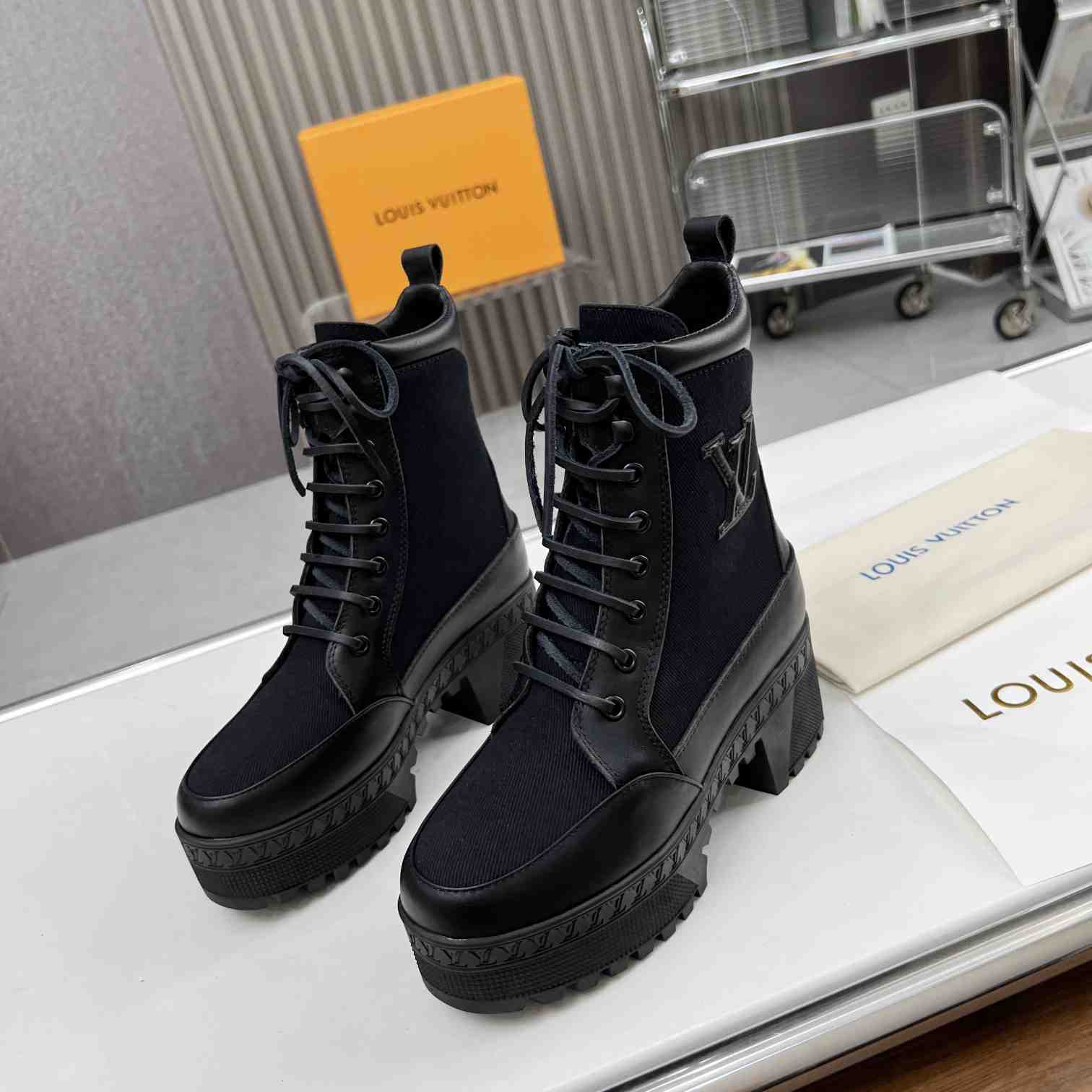 Louis Vuitton Laureate Platform Wüstenstiefel - EUR FASHION
