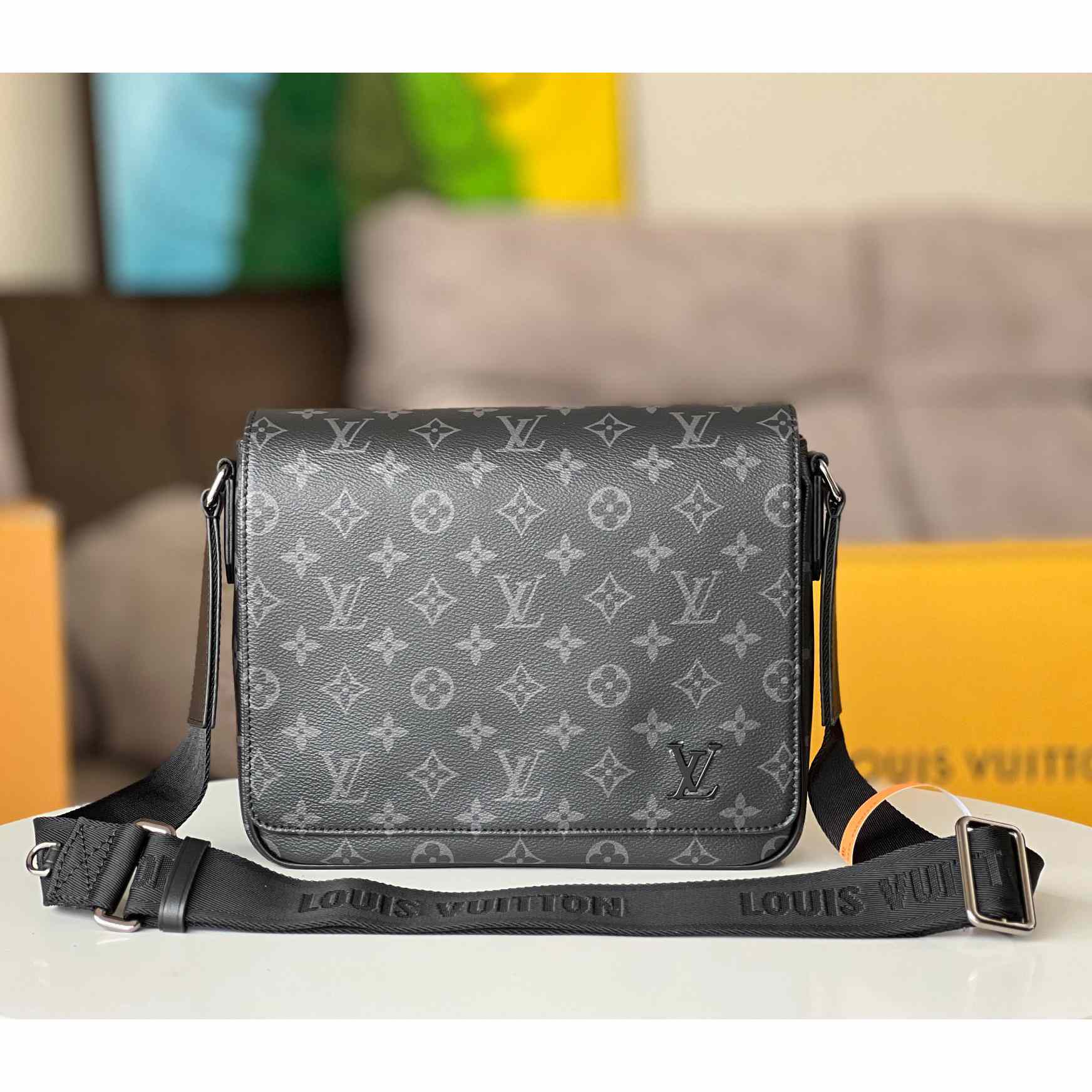 Louis Vuitton District PM (26 x 20 x 7 cm) M46255 - EUR FASHION