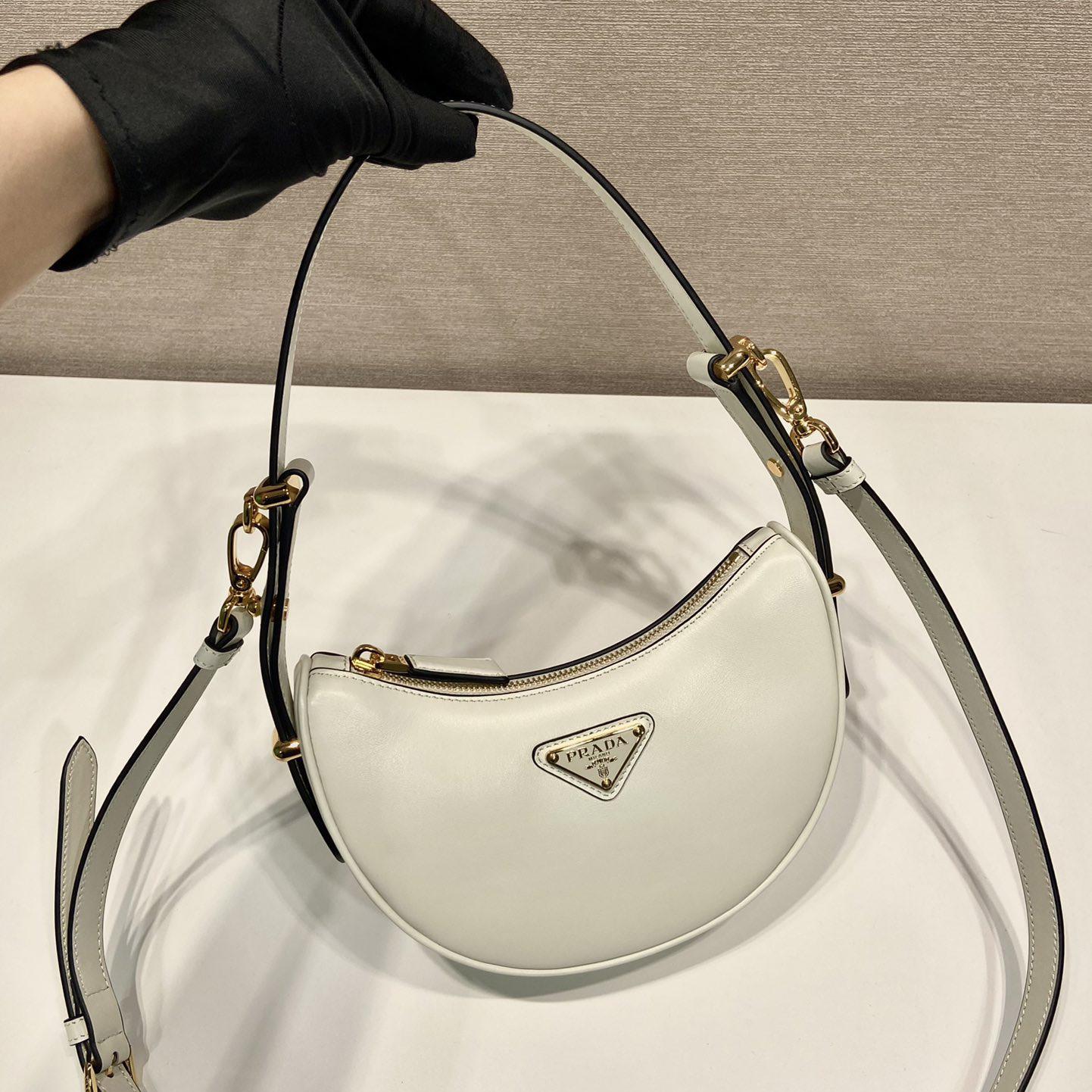 Prada Mini-Umhängetasche aus Arqué-Leder - EUR FASHION