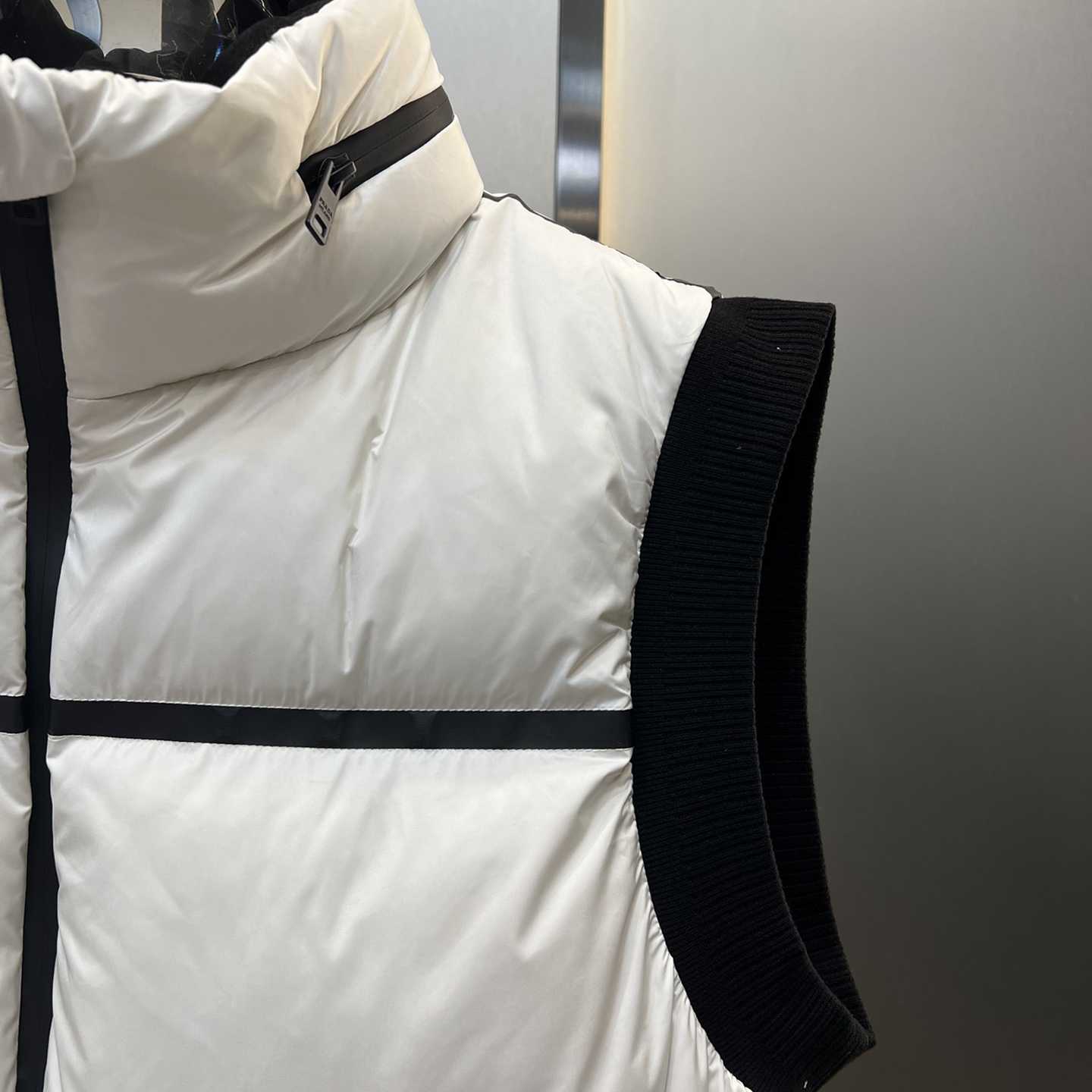 Leichte Daunenweste aus technischem Stoff von Prada - EUR FASHION