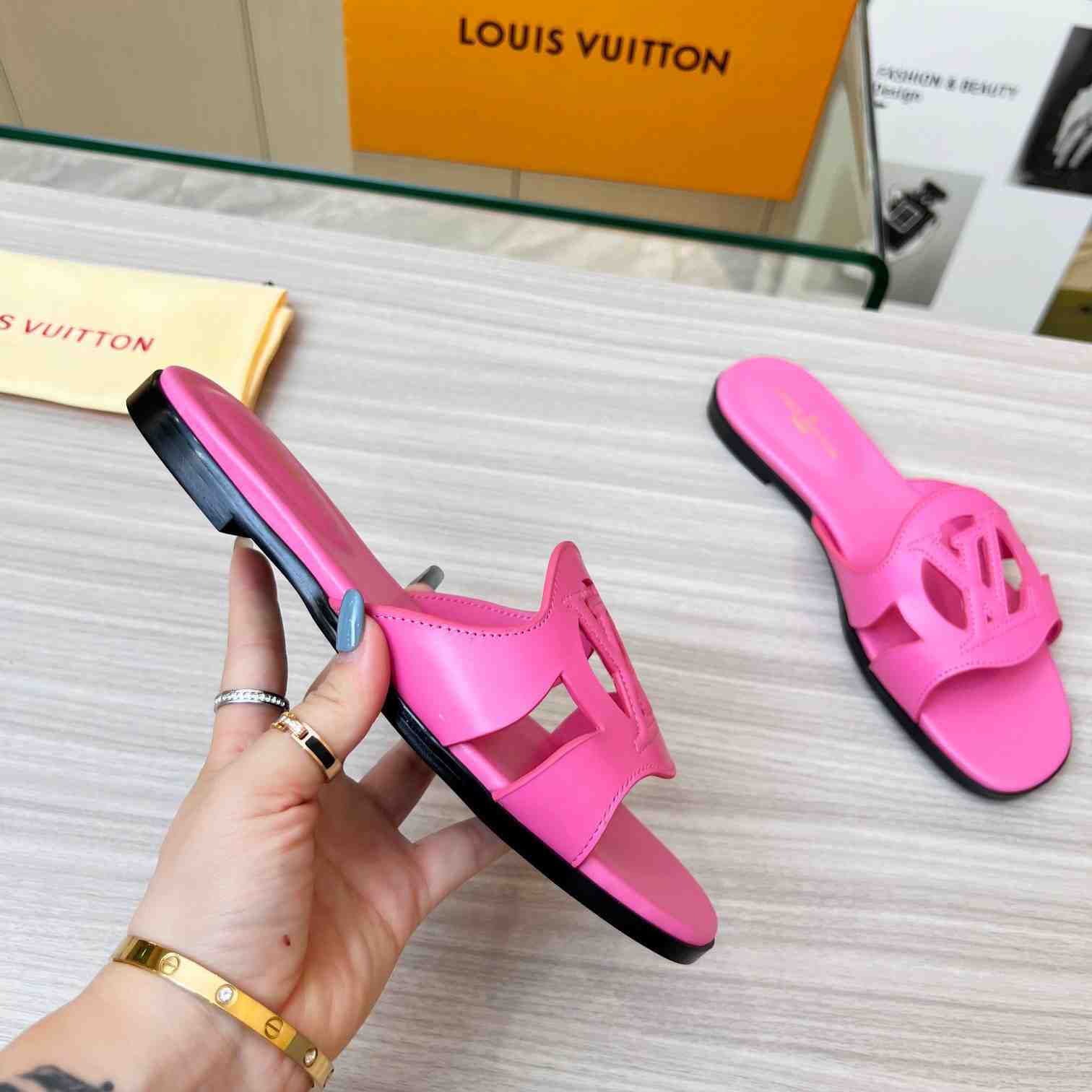 Louis Vuitton LV Isola Flat Mule 1ABP3Y - EUR FASHION