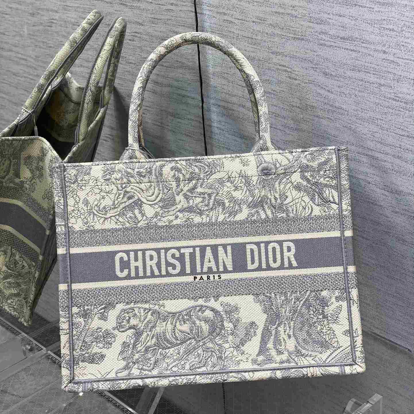 Mittlere Dior-Buchtasche von Dior - EUR FASHION