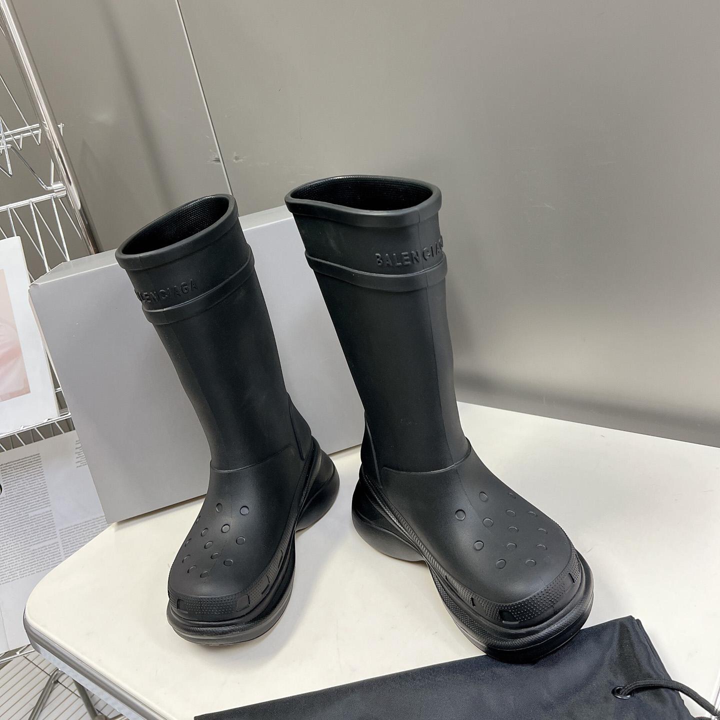 Balenciaga Crocs™ Stiefel aus schwarzem Gummi - EUR FASHION