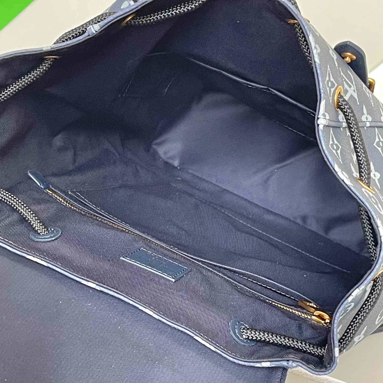 Louis Vuitton Christopher MM (38 x 44 x 21 cm) M46805 - EUR FASHION