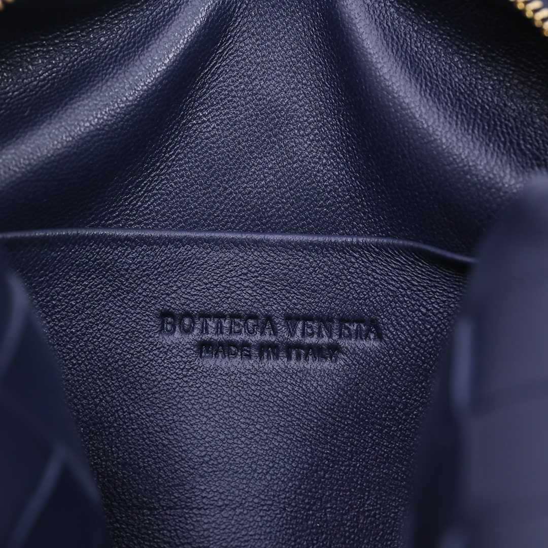 Kleine Loop-Kameratasche von Bottega Veneta - EUR FASHION