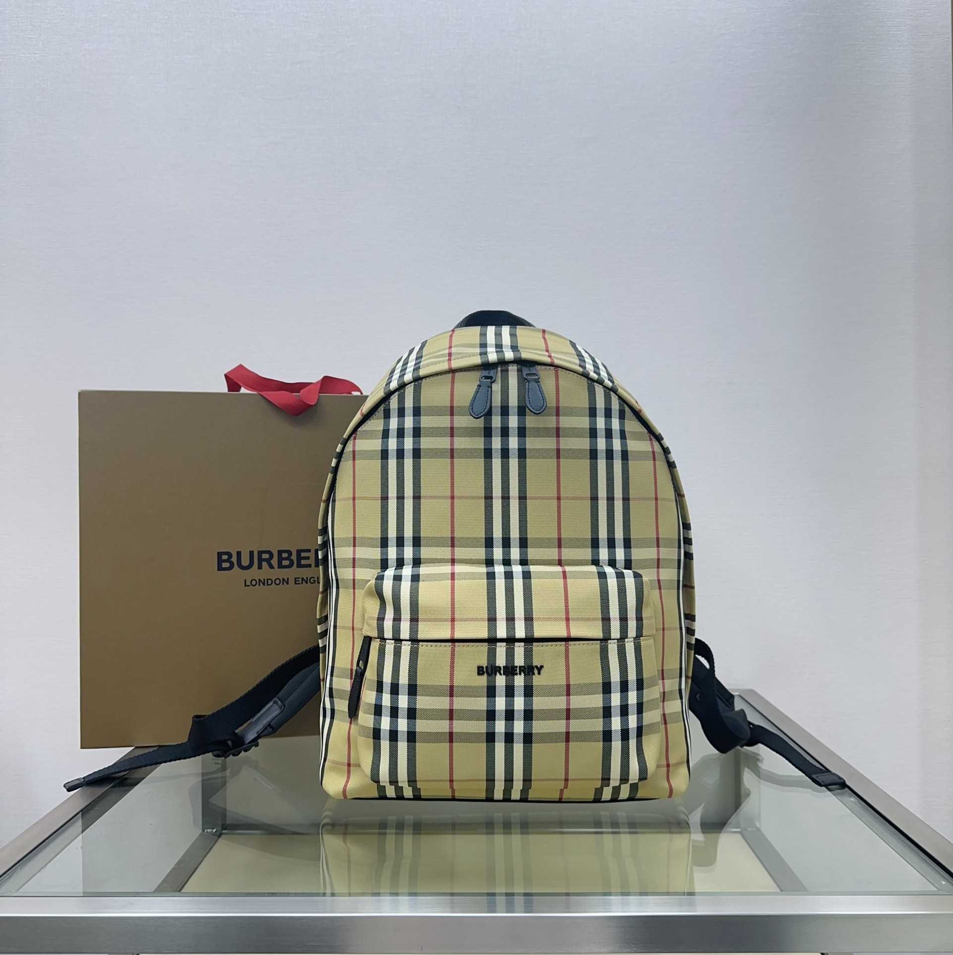 Burberry Rucksack aus kariertem Stoff (30,5–14,5–42,5 cm) - EUR FASHION