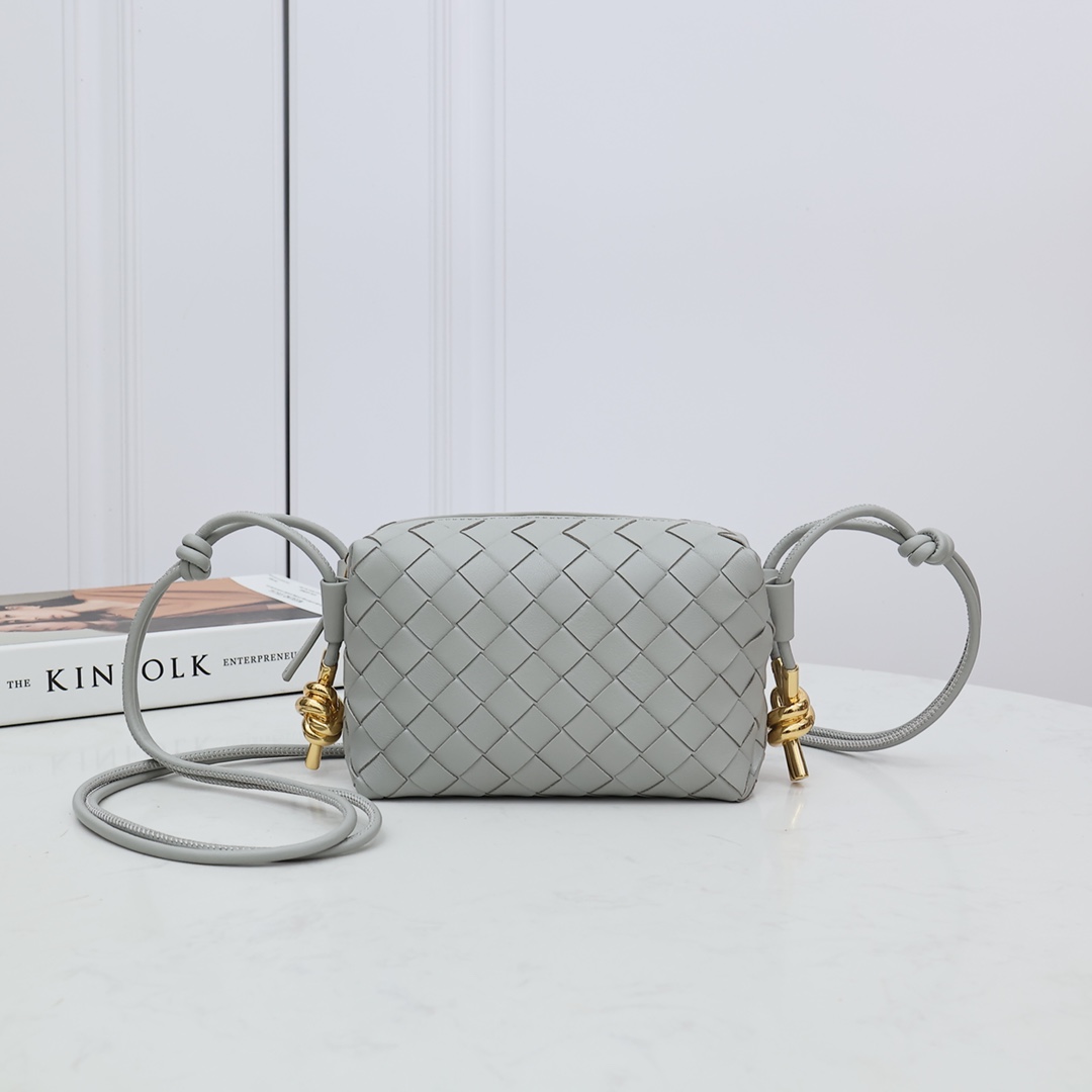 Bottega Veneta Mini Loop Kameratasche - EUR FASHION