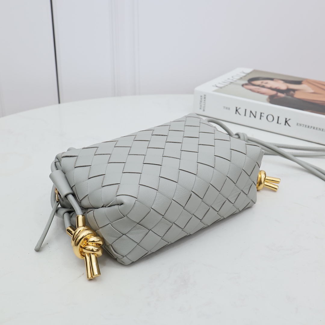 Bottega Veneta Mini Loop Kameratasche - EUR FASHION