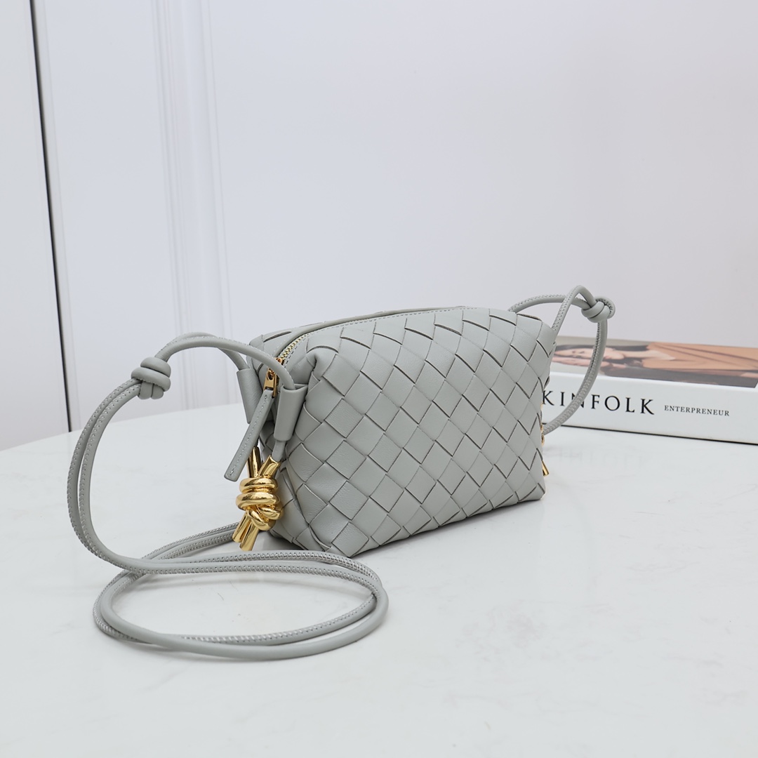 Bottega Veneta Mini Loop Kameratasche - EUR FASHION