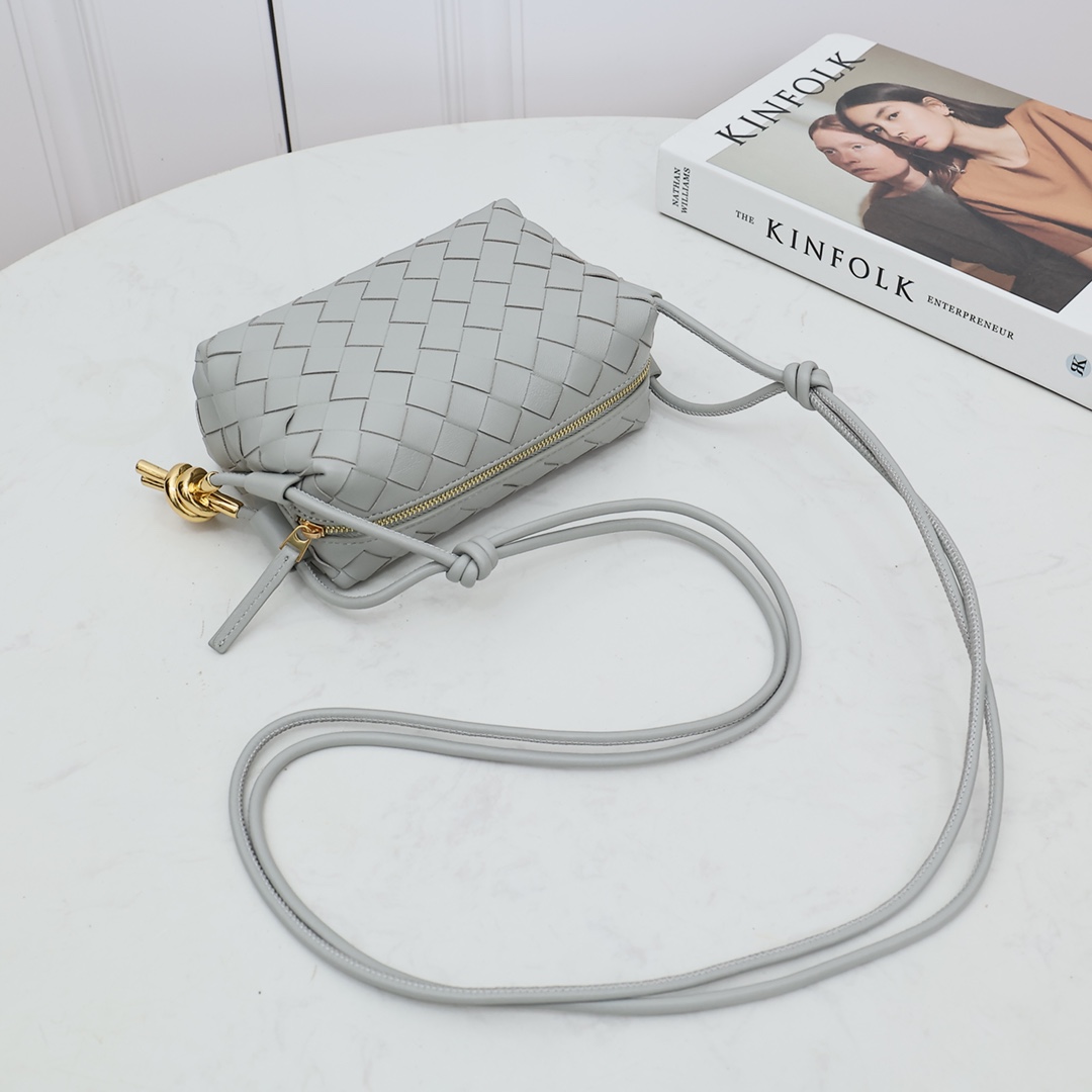 Bottega Veneta Mini Loop Kameratasche - EUR FASHION