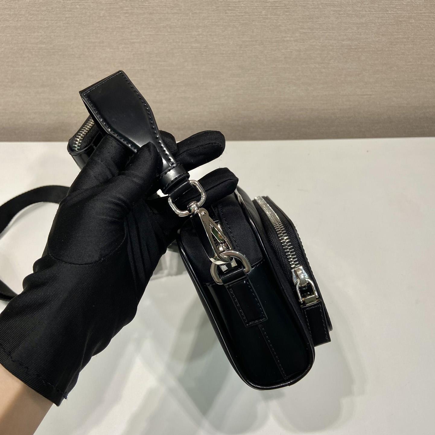 Prada Umhängetasche aus Re-Nylon und gebürstetem Leder - EUR FASHION