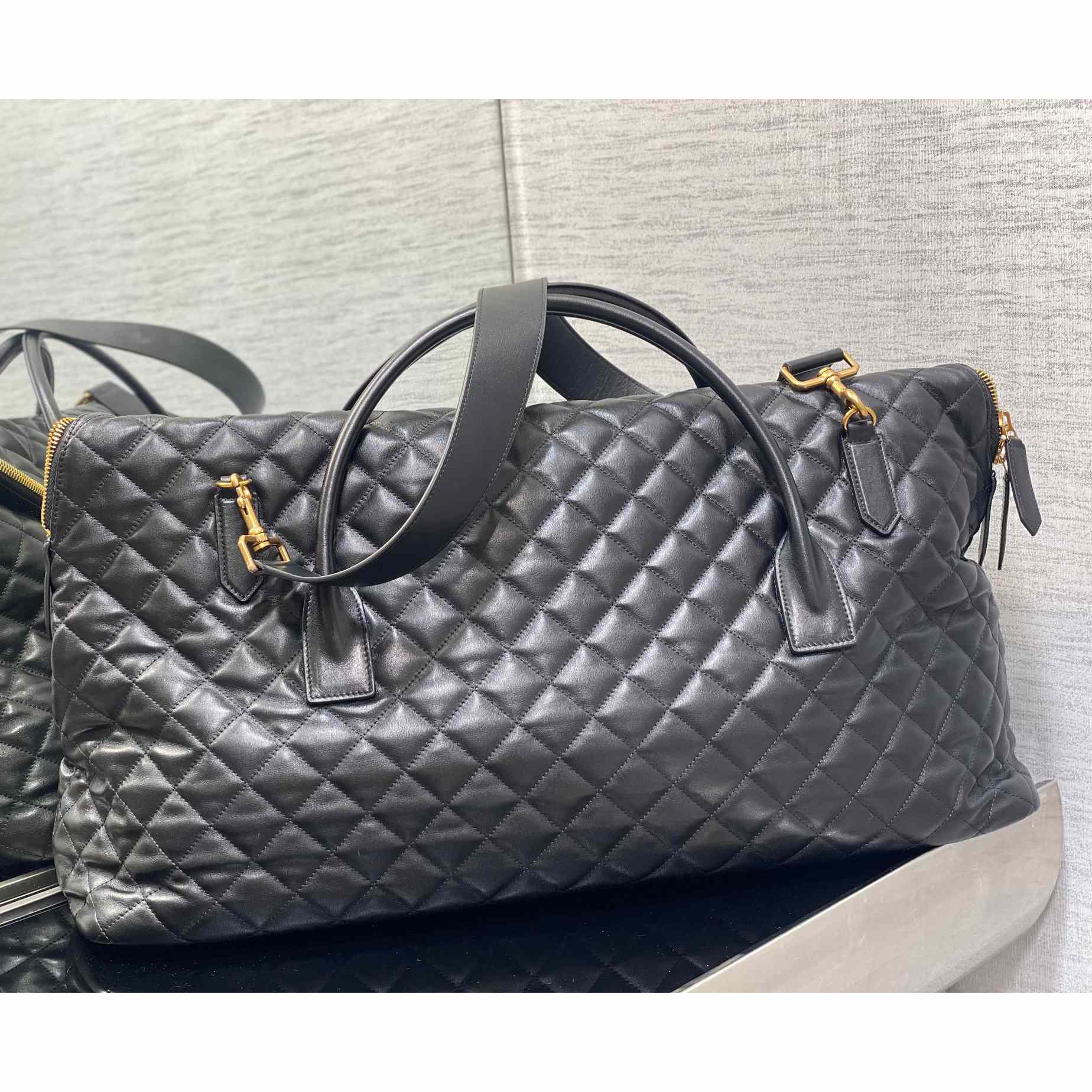Saint Laurent Giant Reisetasche aus Leder (56 x 50 x 19 cm) - EUR FASHION