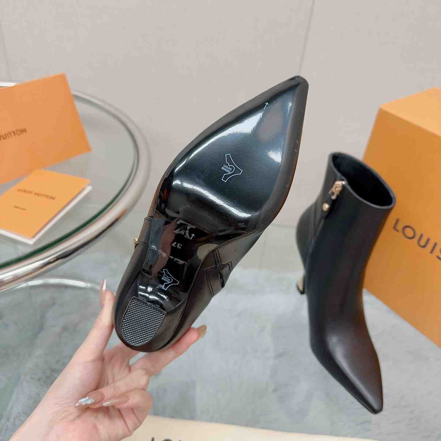 Louis Vuitton Glitzer-Stiefelette - EUR FASHION