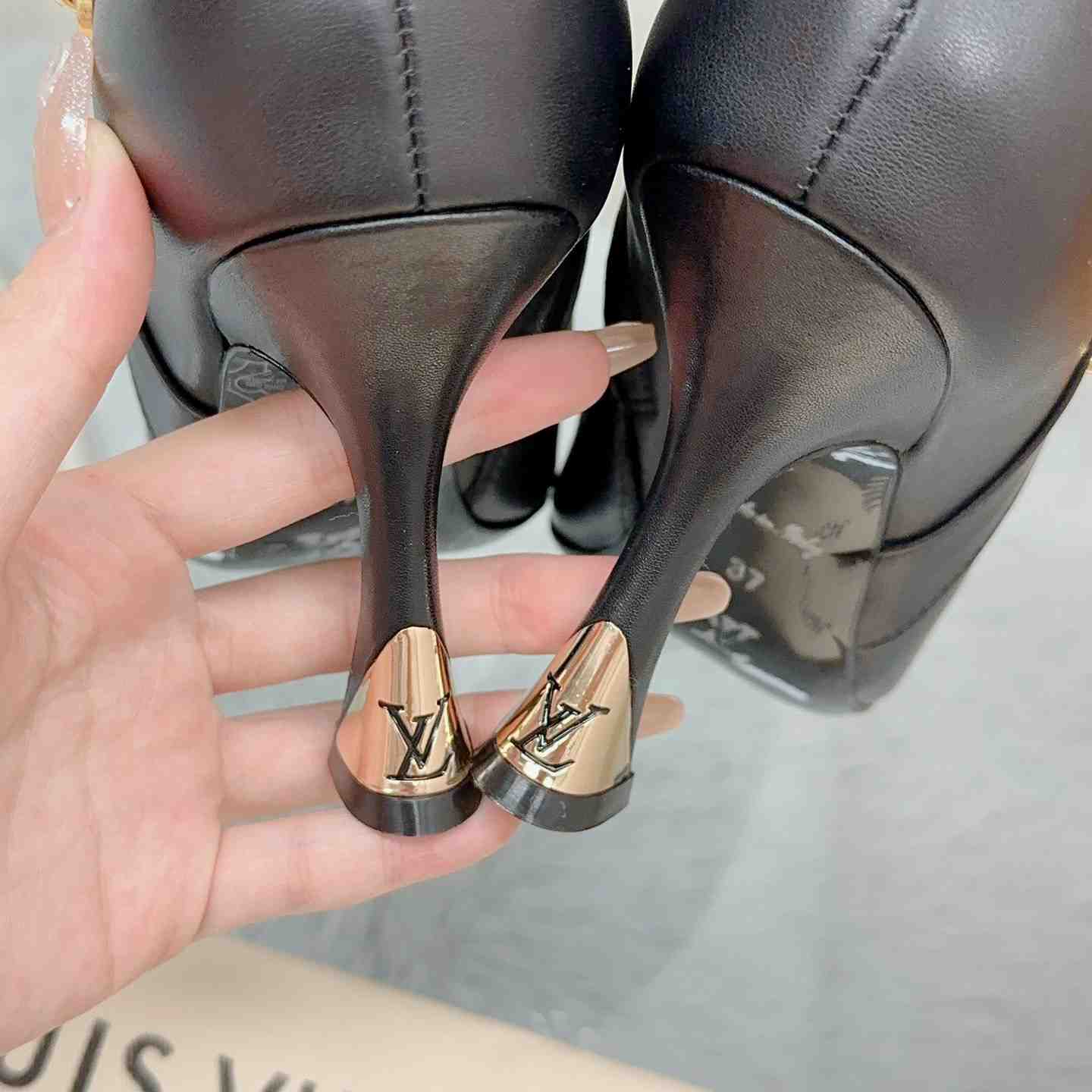Louis Vuitton Glitzer-Stiefelette - EUR FASHION